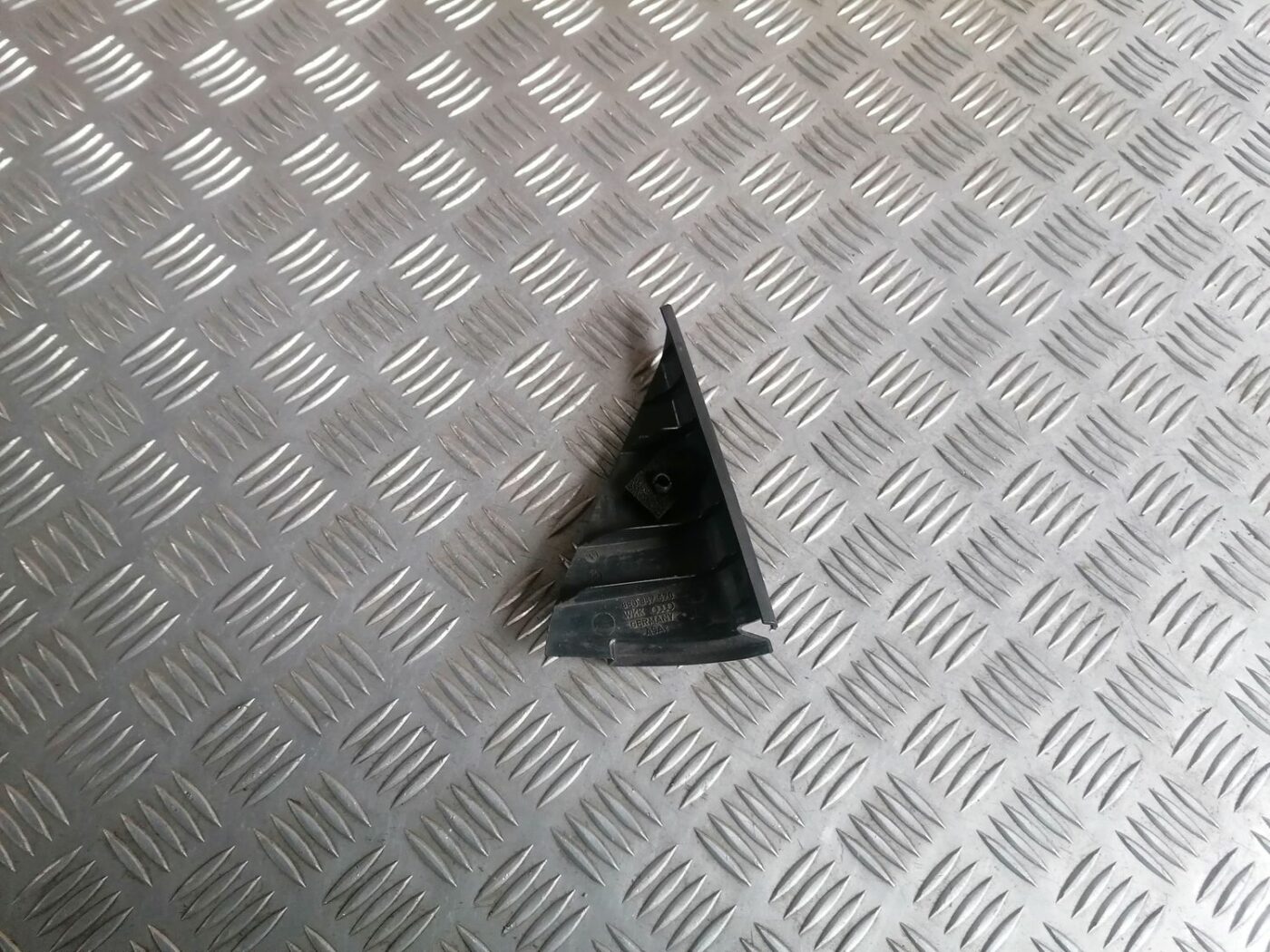 Aizmugurējo kreiso durvju apdare priekš VOLVO V70 2009 2 Aizmugurējo kreiso durvju apdare priekš VOLVO V70 2009