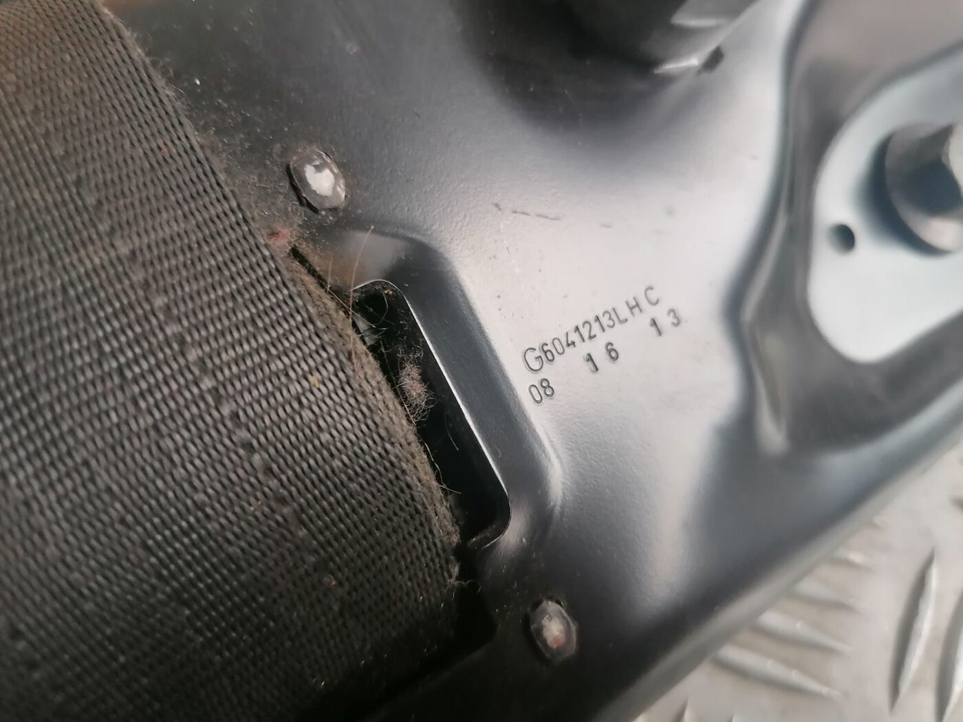 Priekšējā kreisā drošības josta priekš VOLVO V70 2009 4 Priekšējā kreisā drošības josta priekš VOLVO V70 2009