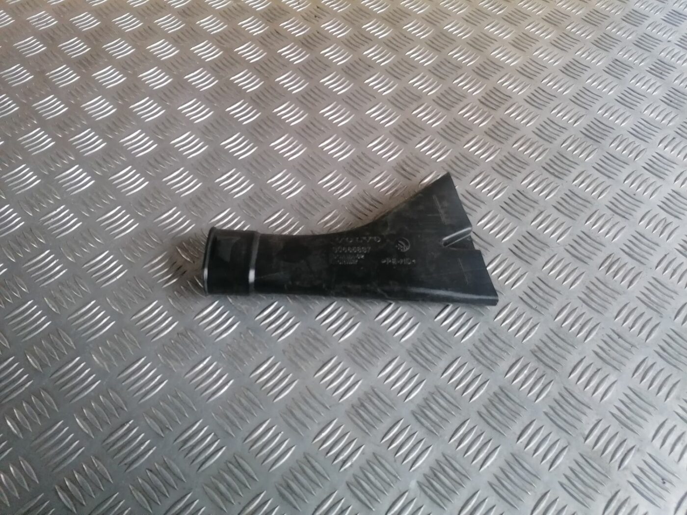 Salona gaisa vads priekš VOLVO V70 2009 1 Salona gaisa vads priekš VOLVO V70 2009