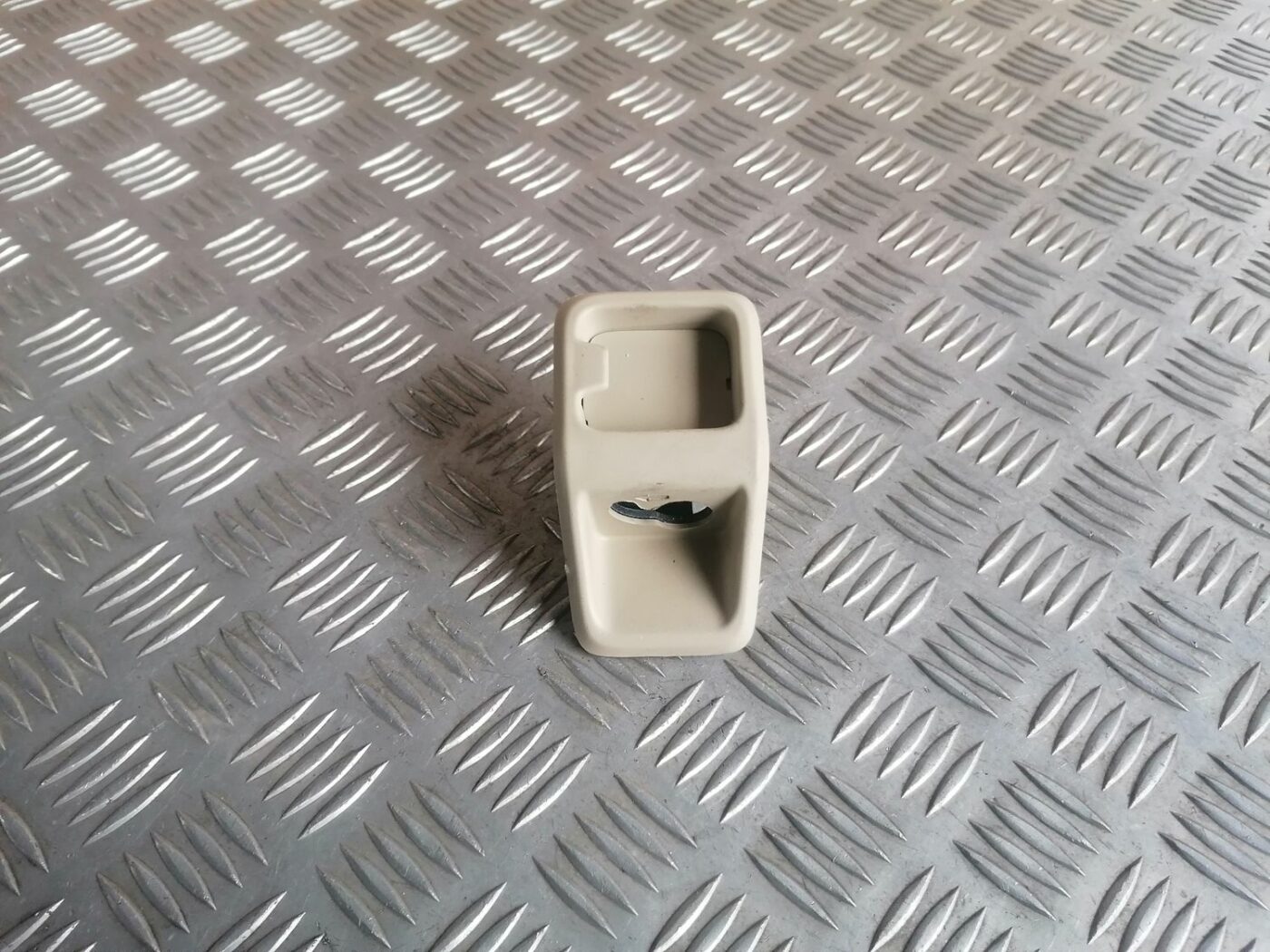 Griestu uzlika priekš VOLVO V70 2009 2 Griestu uzlika priekš VOLVO V70 2009