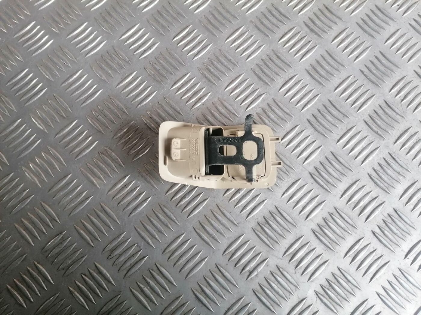 Griestu uzlika priekš VOLVO V70 2009 6 Griestu uzlika priekš VOLVO V70 2009