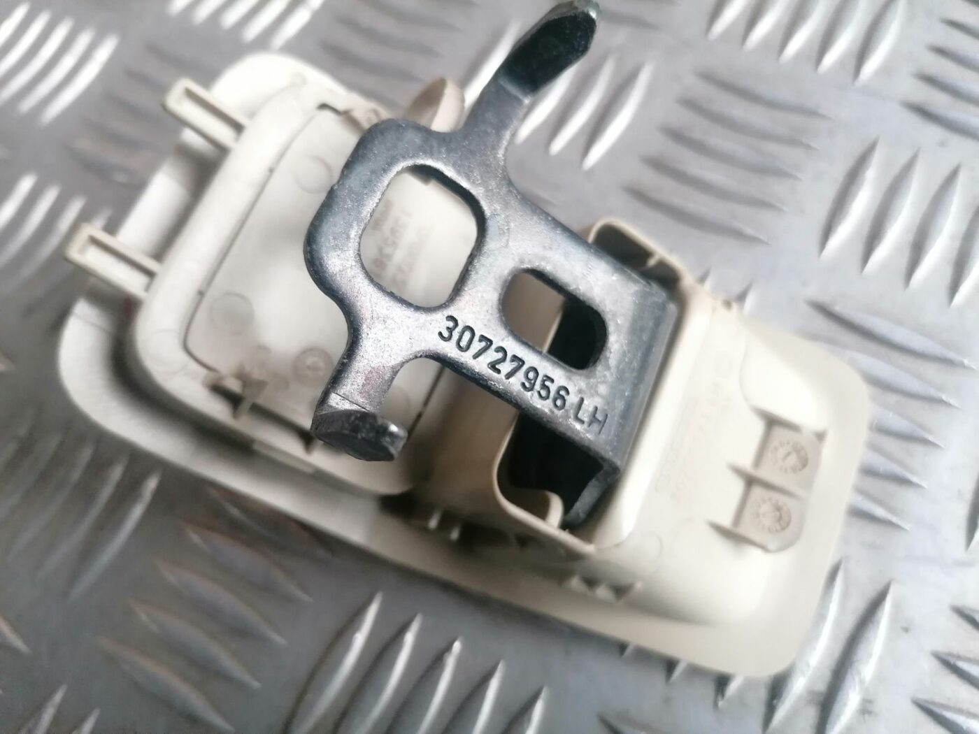 Griestu uzlika priekš VOLVO V70 2009 5 Griestu uzlika priekš VOLVO V70 2009