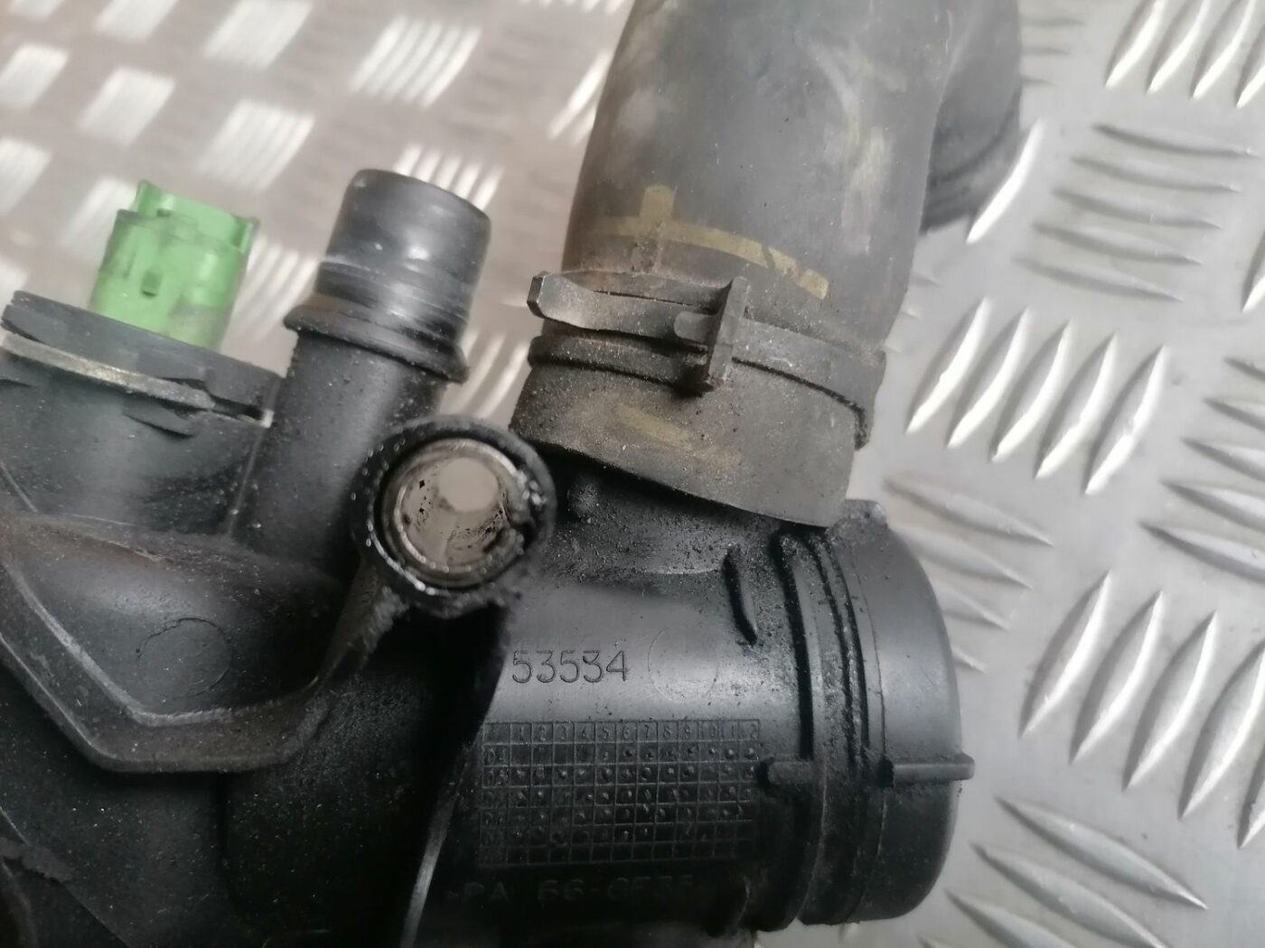 Termostata korpuss priekš VOLVO V70 2009 3 Termostata korpuss priekš VOLVO V70 2009