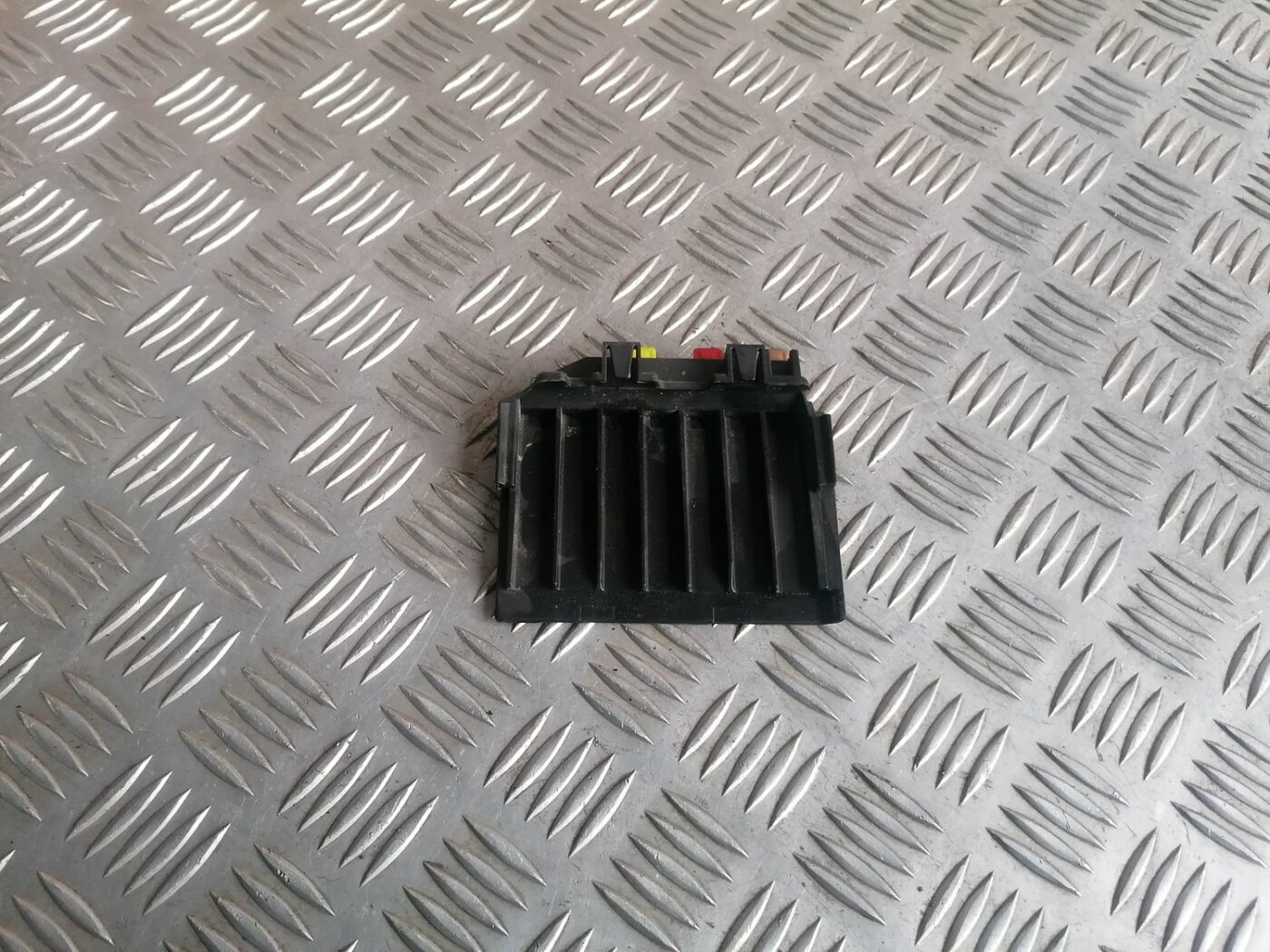 Drošinātāju bloks priekš VOLVO V70 2009 2 Drošinātāju bloks priekš VOLVO V70 2009