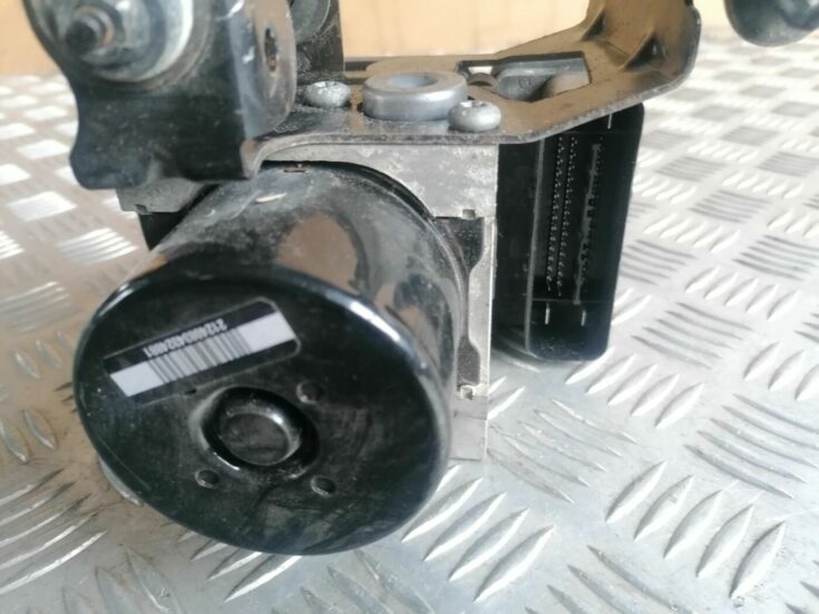 ABS bloks priekš VOLVO V70 2009