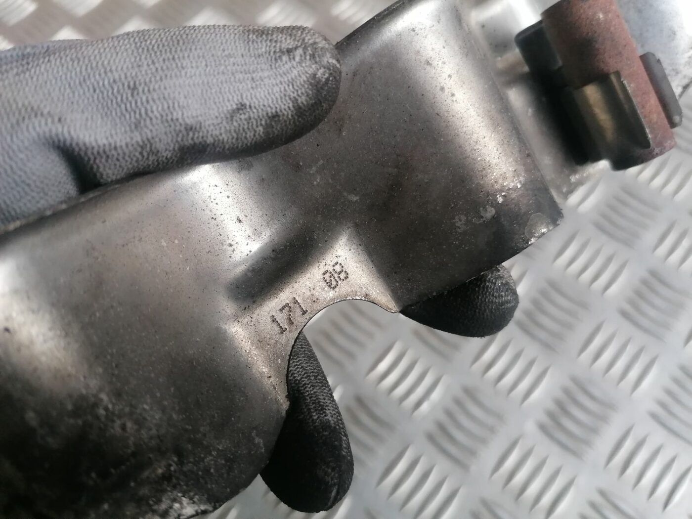 Dzinēja karstuma aizsargs priekš PEUGEOT 407 2005 4 Dzinēja karstuma aizsargs priekš PEUGEOT 407 2005