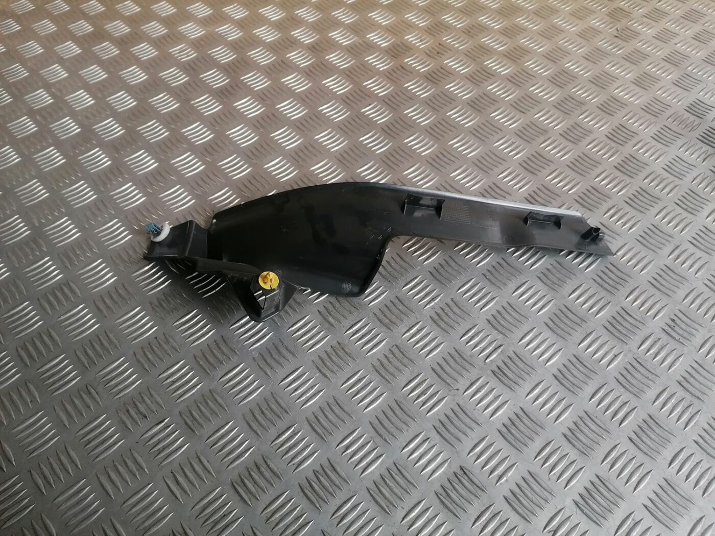 Sliekšņa aizmugurēja laba uzlika (salonā) priekš VOLVO V70 2009 2 Sliekšņa aizmugurēja laba uzlika (salonā) priekš VOLVO V70 2009