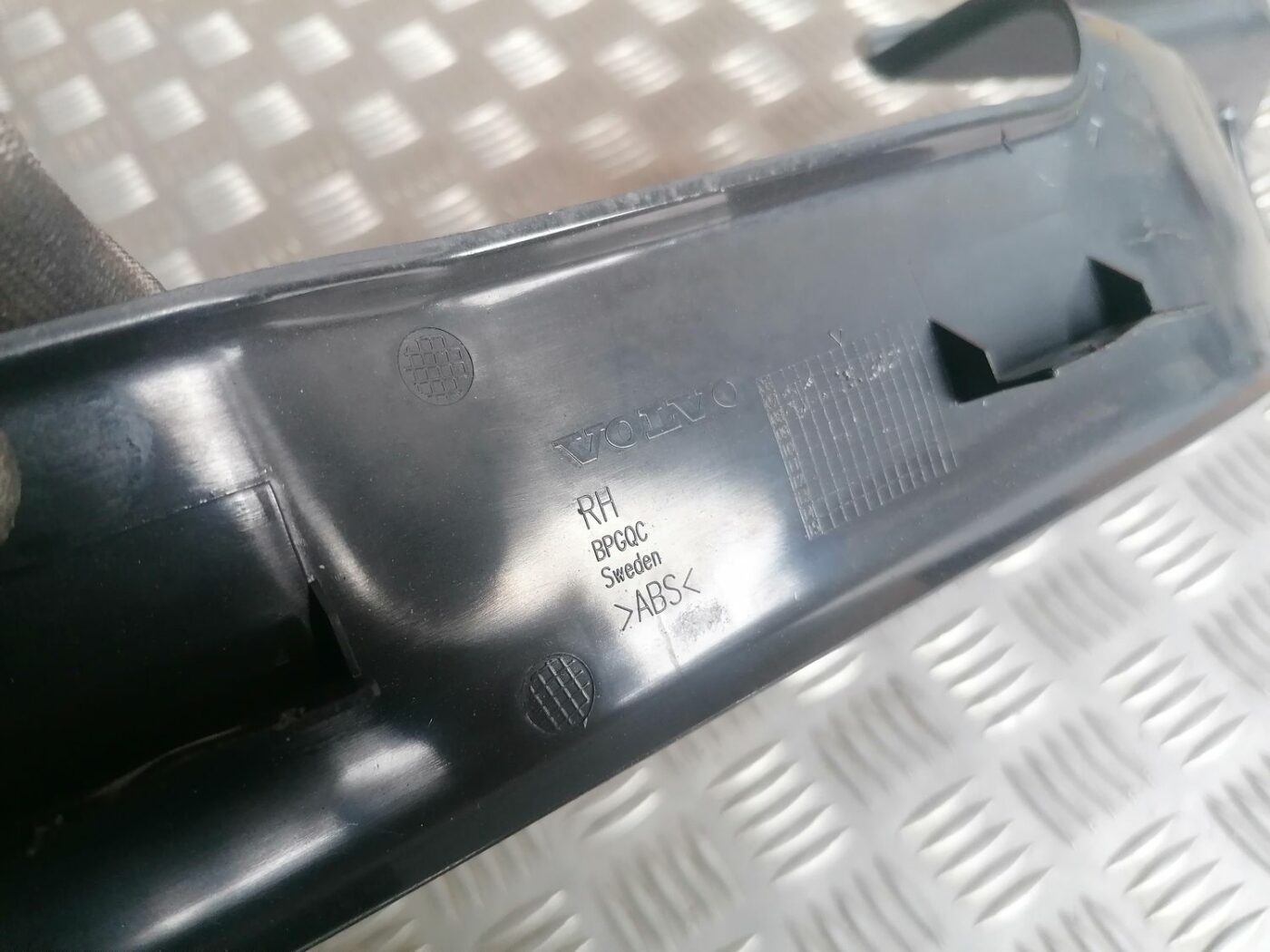 Sliekšņa aizmugurēja laba uzlika (salonā) priekš VOLVO V70 2009 3 Sliekšņa aizmugurēja laba uzlika (salonā) priekš VOLVO V70 2009