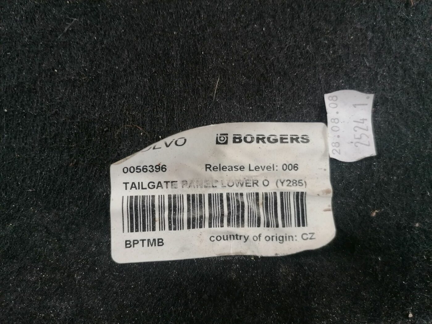 Bagāžnieka vāka liela apdare priekš VOLVO V70 2009 6 Bagāžnieka vāka liela apdare priekš VOLVO V70 2009