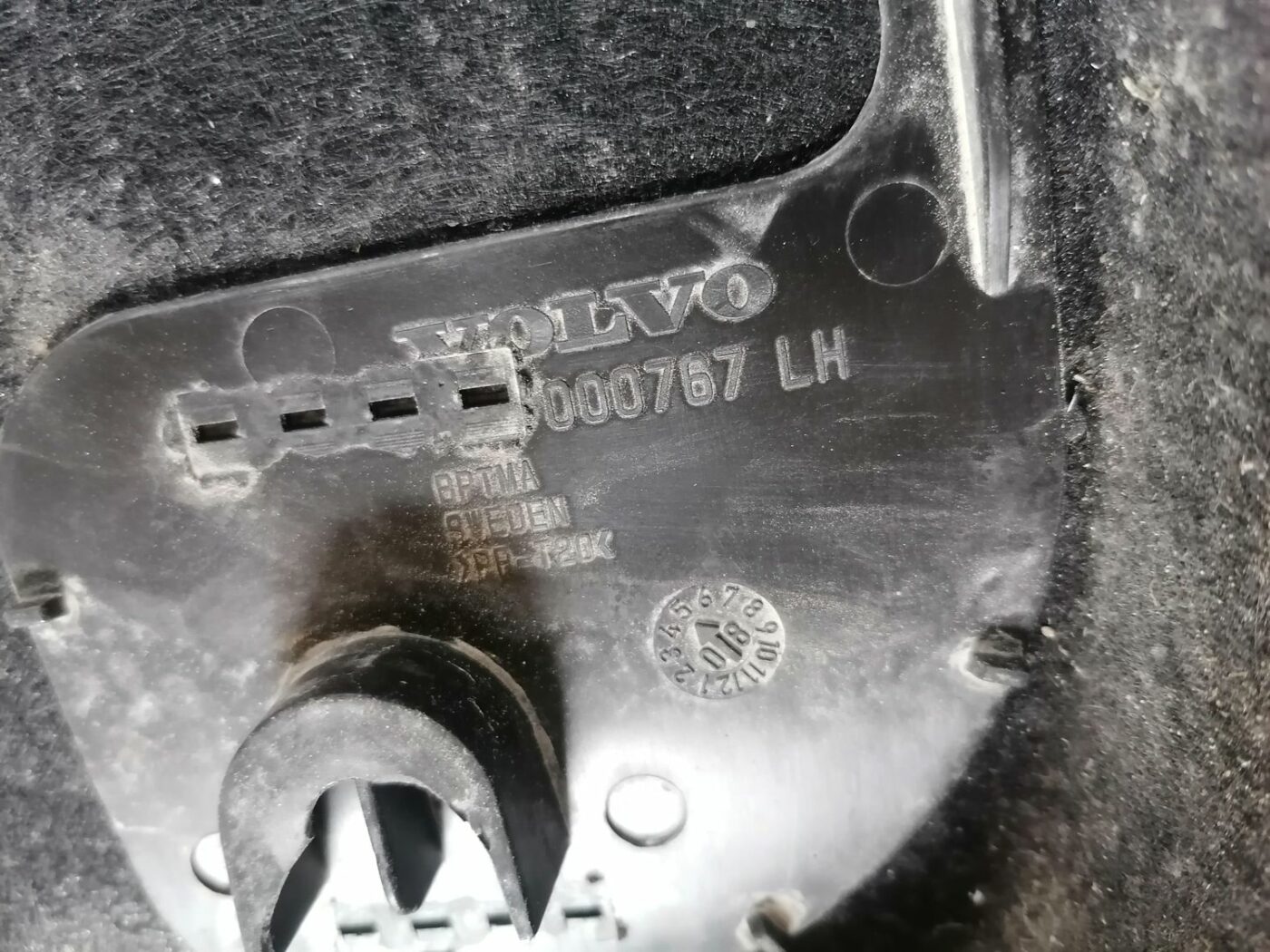 Bagāžnieka vāka liela apdare priekš VOLVO V70 2009 5 Bagāžnieka vāka liela apdare priekš VOLVO V70 2009