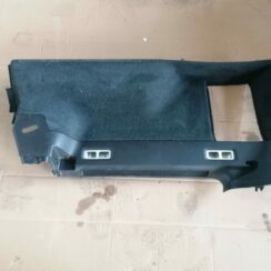 Bagāžnieka nodalījuma sānu apdare priekš VOLVO V70 2009