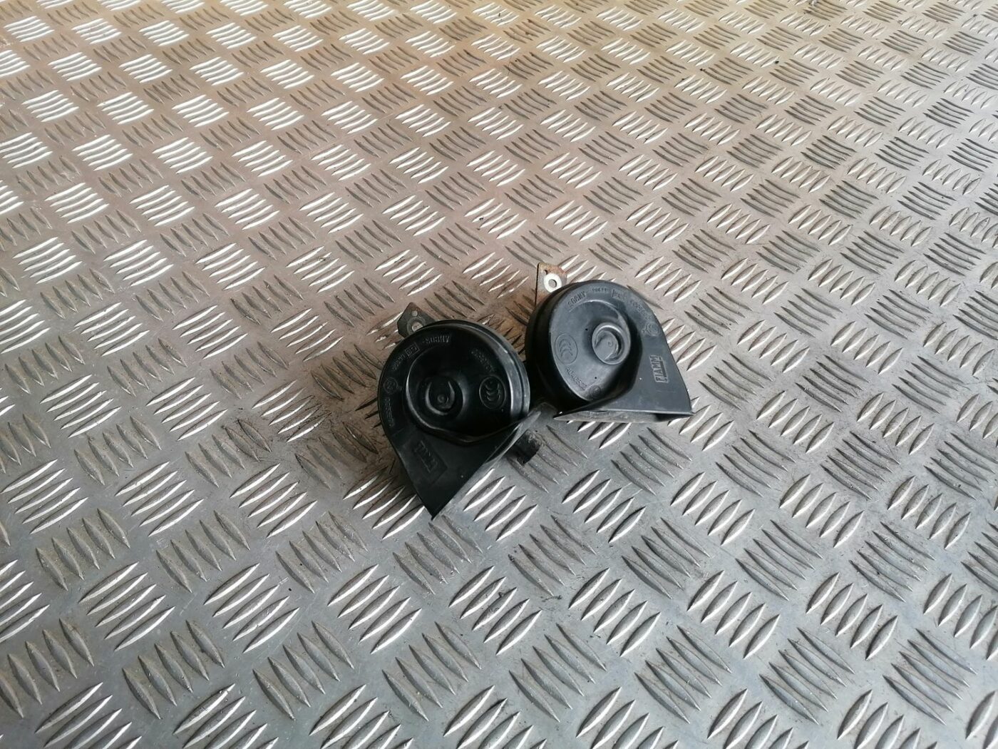 Skaņas signāls priekš VOLVO V70 2009 1 Skaņas signāls priekš VOLVO V70 2009