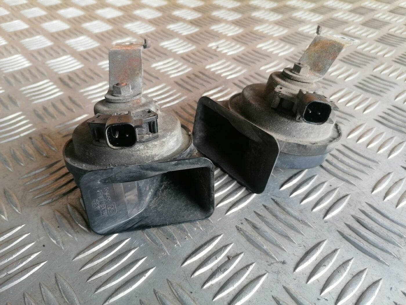 Skaņas signāls priekš VOLVO V70 2009 2 Skaņas signāls priekš VOLVO V70 2009