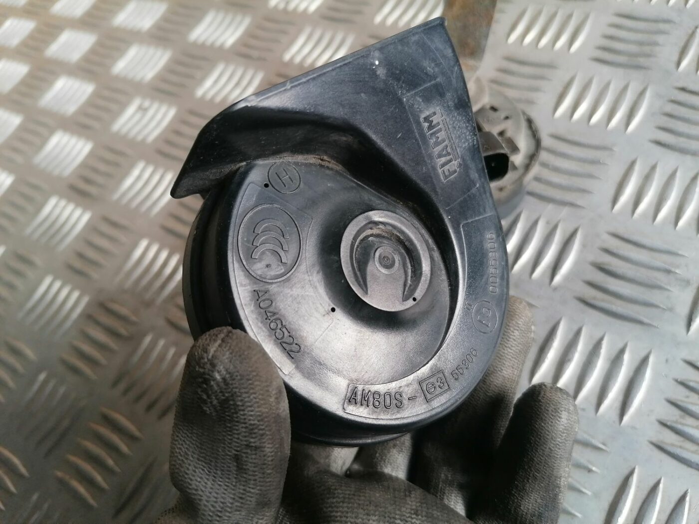 Skaņas signāls priekš VOLVO V70 2009 6 Skaņas signāls priekš VOLVO V70 2009