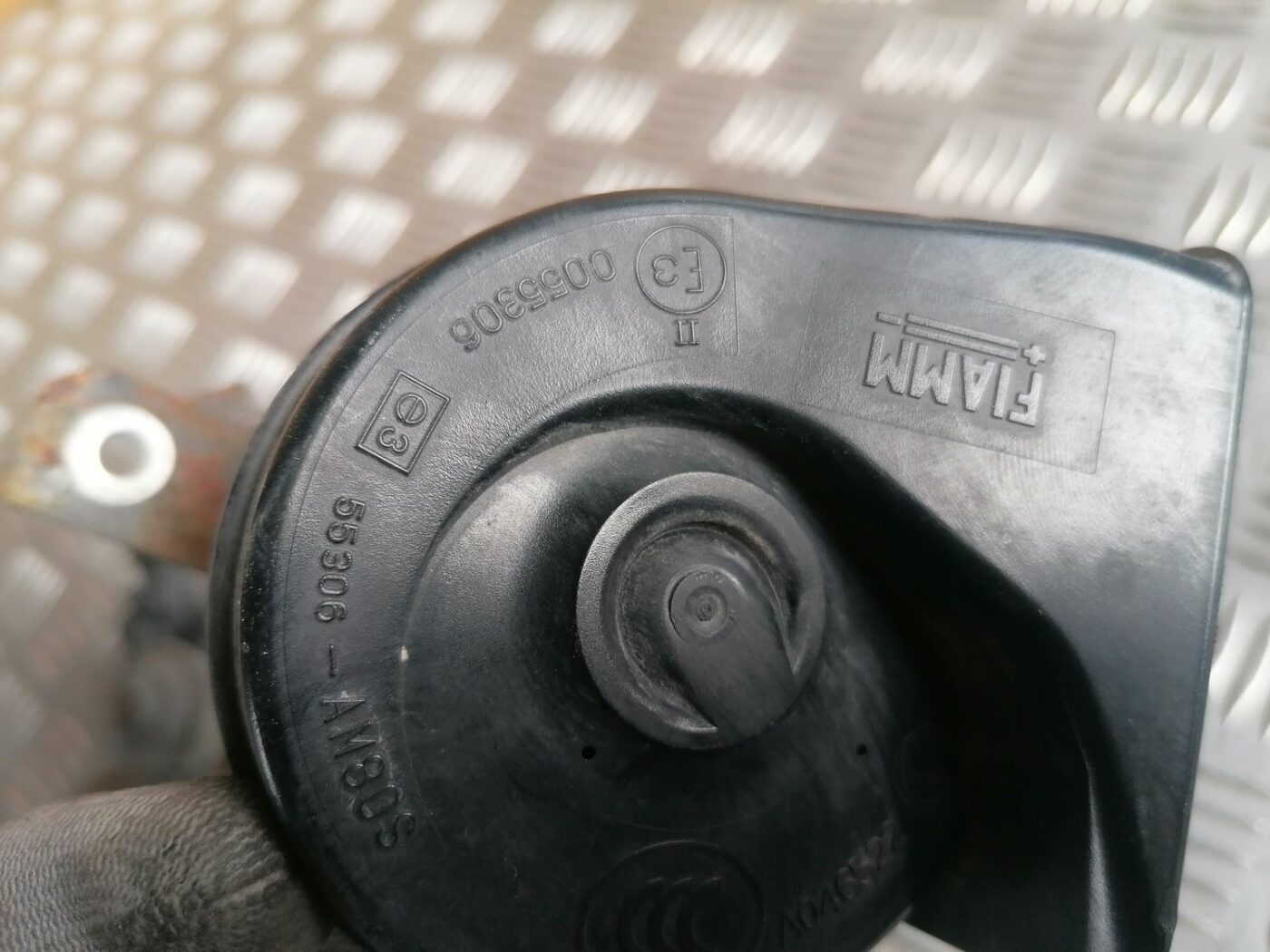 Skaņas signāls priekš VOLVO V70 2009 3 Skaņas signāls priekš VOLVO V70 2009