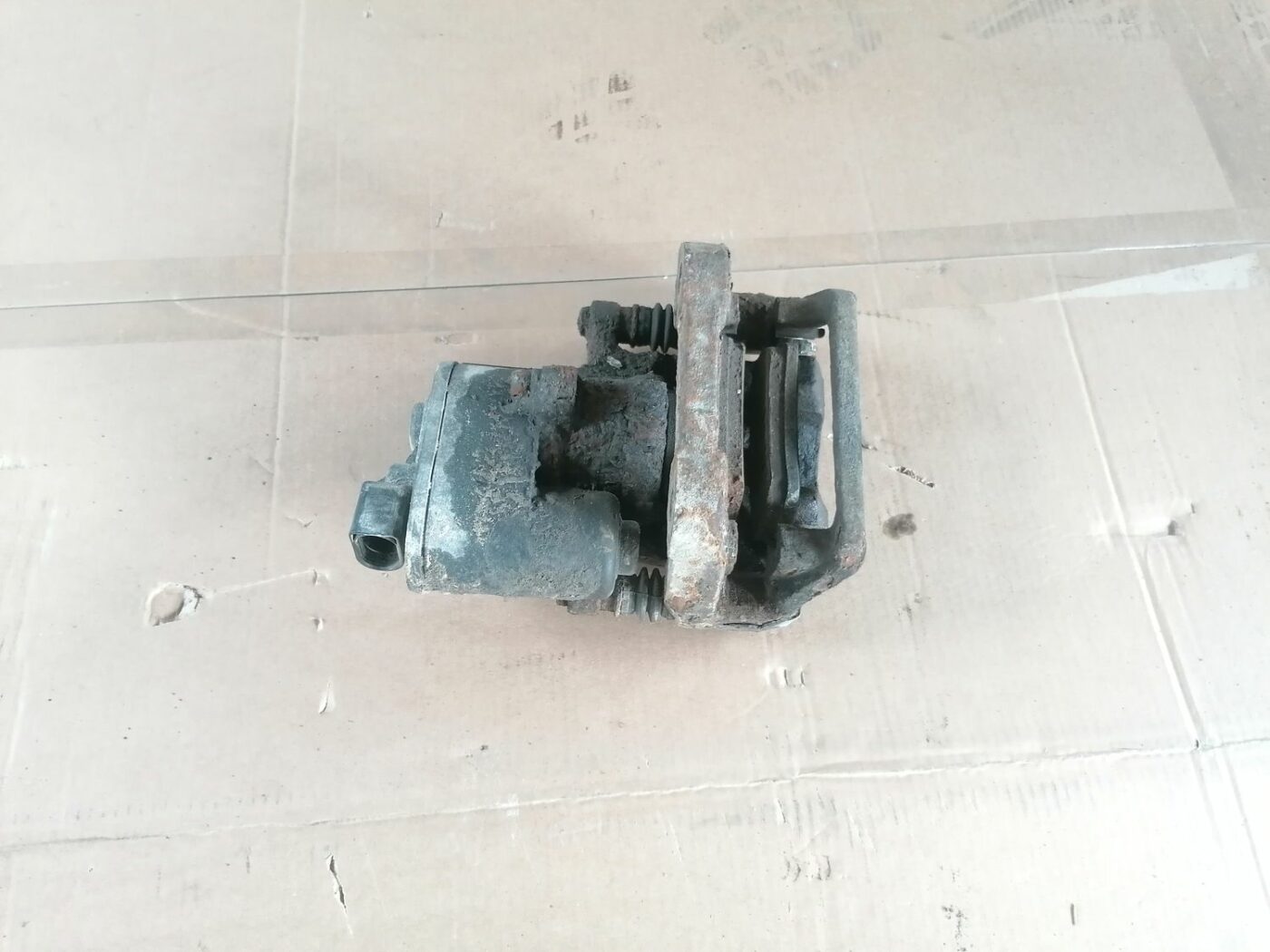 Aizmugurējais labais suports priekš VOLVO V70 2009 1 Aizmugurējais labais suports priekš VOLVO V70 2009