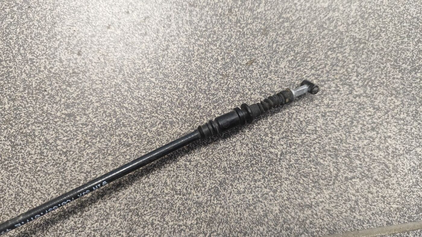 Priekšējo labo durvju slēdzene priekš VW CRAFTER 2018 8 Priekšējo labo durvju slēdzene priekš VW CRAFTER 2018