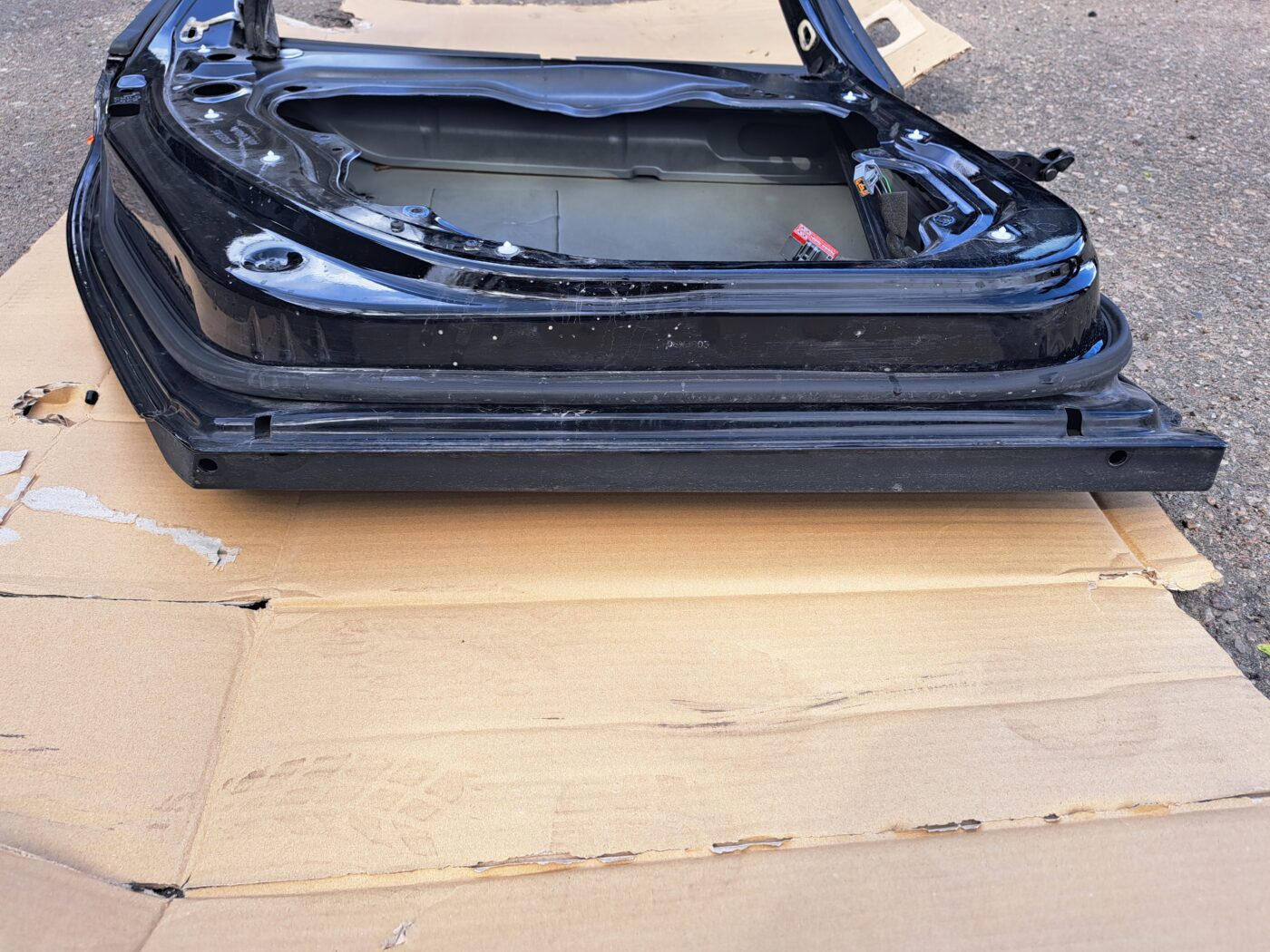 Aizmugurējās kreisās durvis priekš VOLVO V70 2009 8 Aizmugurējās kreisās durvis priekš VOLVO V70 2009