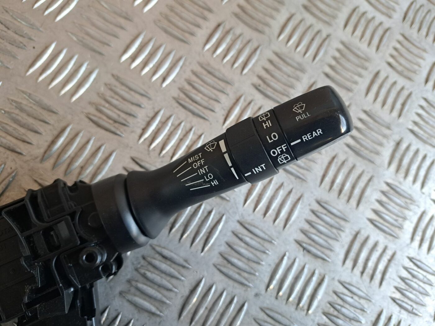 Stūres statnes slēdzis priekš TOYOTA RAV 4 2006 2 Stūres statnes slēdzis priekš TOYOTA RAV 4 2006