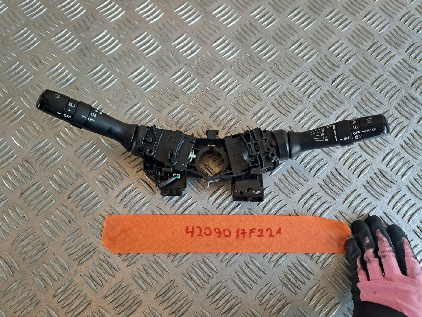 Stūres statnes slēdzis priekš TOYOTA RAV 4 2006 3 Stūres statnes slēdzis priekš TOYOTA RAV 4 2006