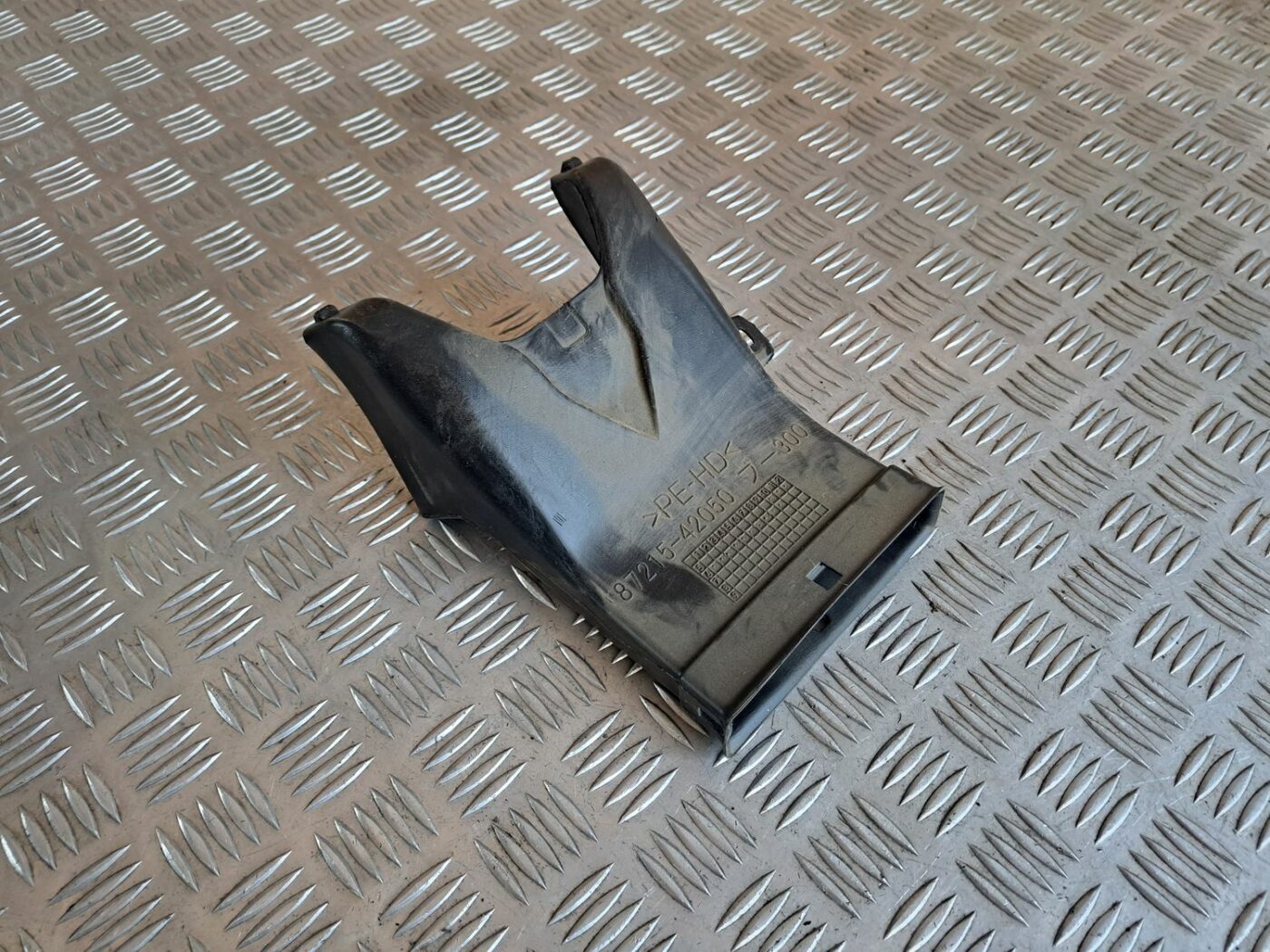 Salona gaisa vads priekš TOYOTA RAV 4 2006 1 Salona gaisa vads priekš TOYOTA RAV 4 2006