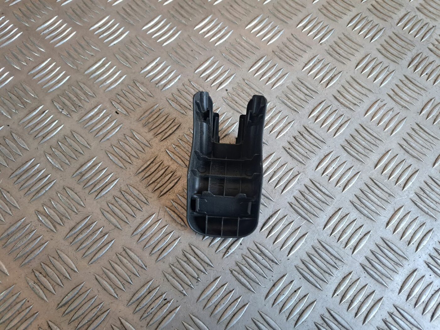 Priekšējā labā sēdekļa sliežu apdare priekš TOYOTA RAV 4 2006 2 Priekšējā labā sēdekļa sliežu apdare priekš TOYOTA RAV 4 2006