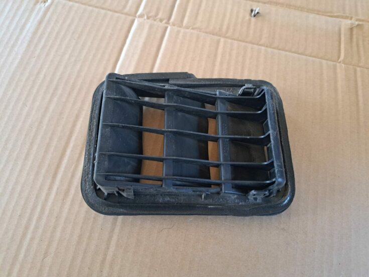 Virsbūves ventilācijas reste priekš TOYOTA RAV 4 2006