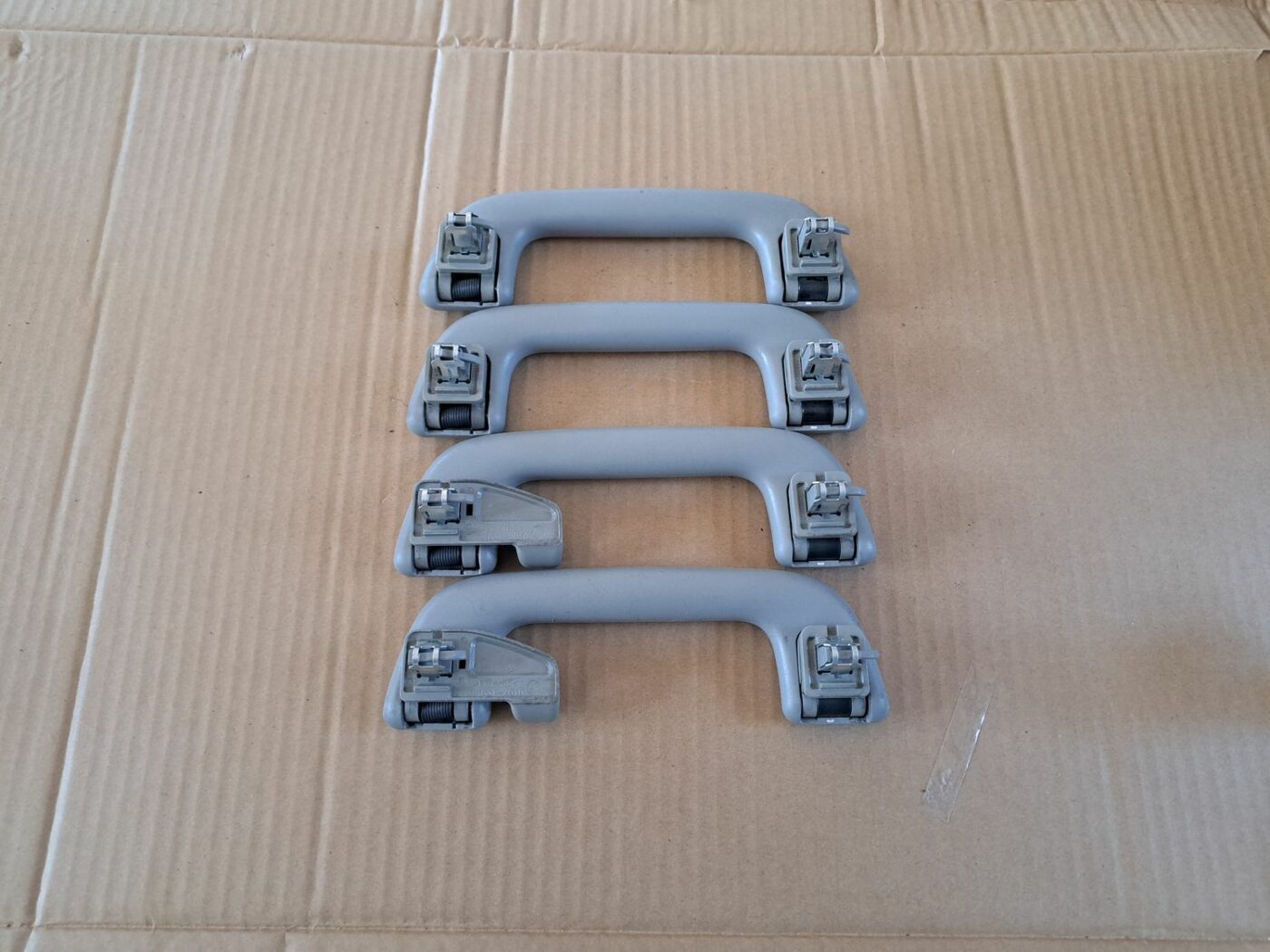 Salona rokturis griestos priekš TOYOTA RAV 4 2006 2 Salona rokturis griestos priekš TOYOTA RAV 4 2006