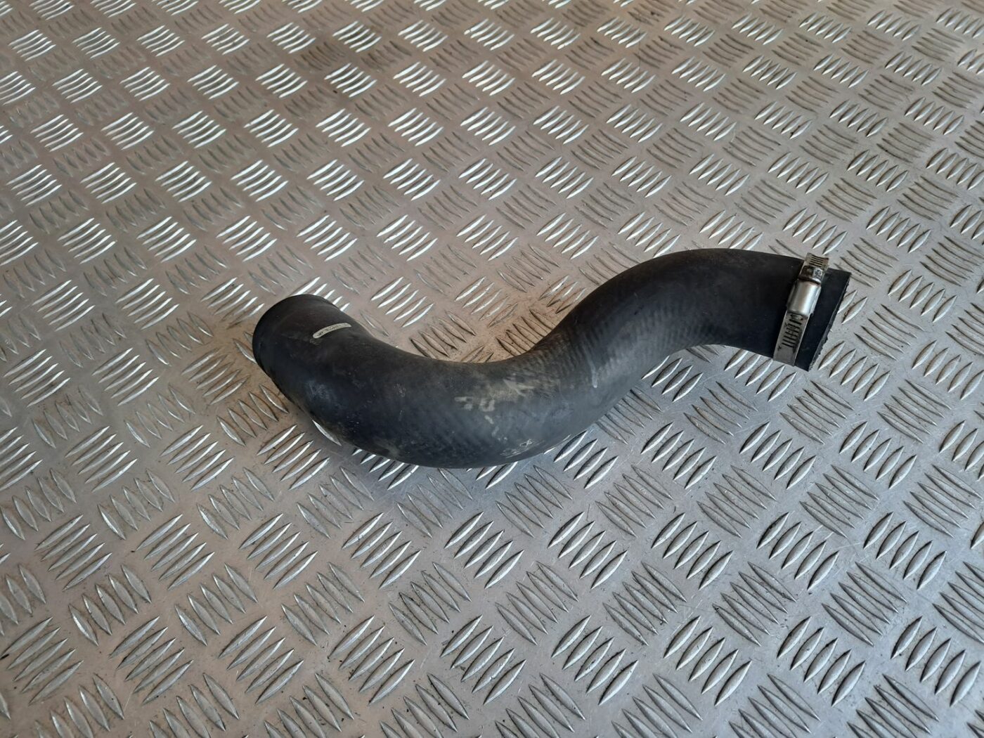 Interkulera caurule priekš TOYOTA RAV 4 2006 1 Interkulera caurule priekš TOYOTA RAV 4 2006