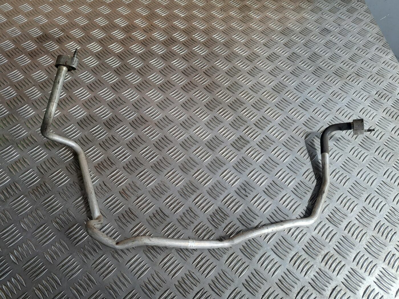 Gaisa kondicioniera galvenā caurule priekš TOYOTA RAV 4 2006 1 Gaisa kondicioniera galvenā caurule priekš TOYOTA RAV 4 2006