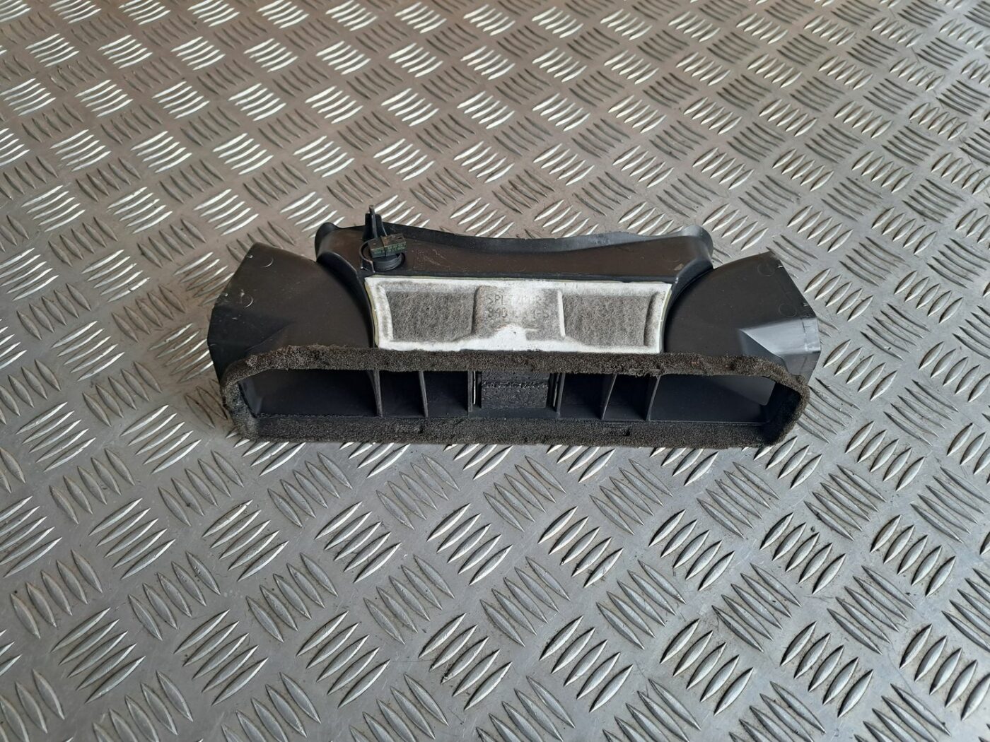 Salona gaisa vads priekš BMW 525 E60 2004 BLACK 2 Salona gaisa vads priekš BMW 525 E60 2004 BLACK