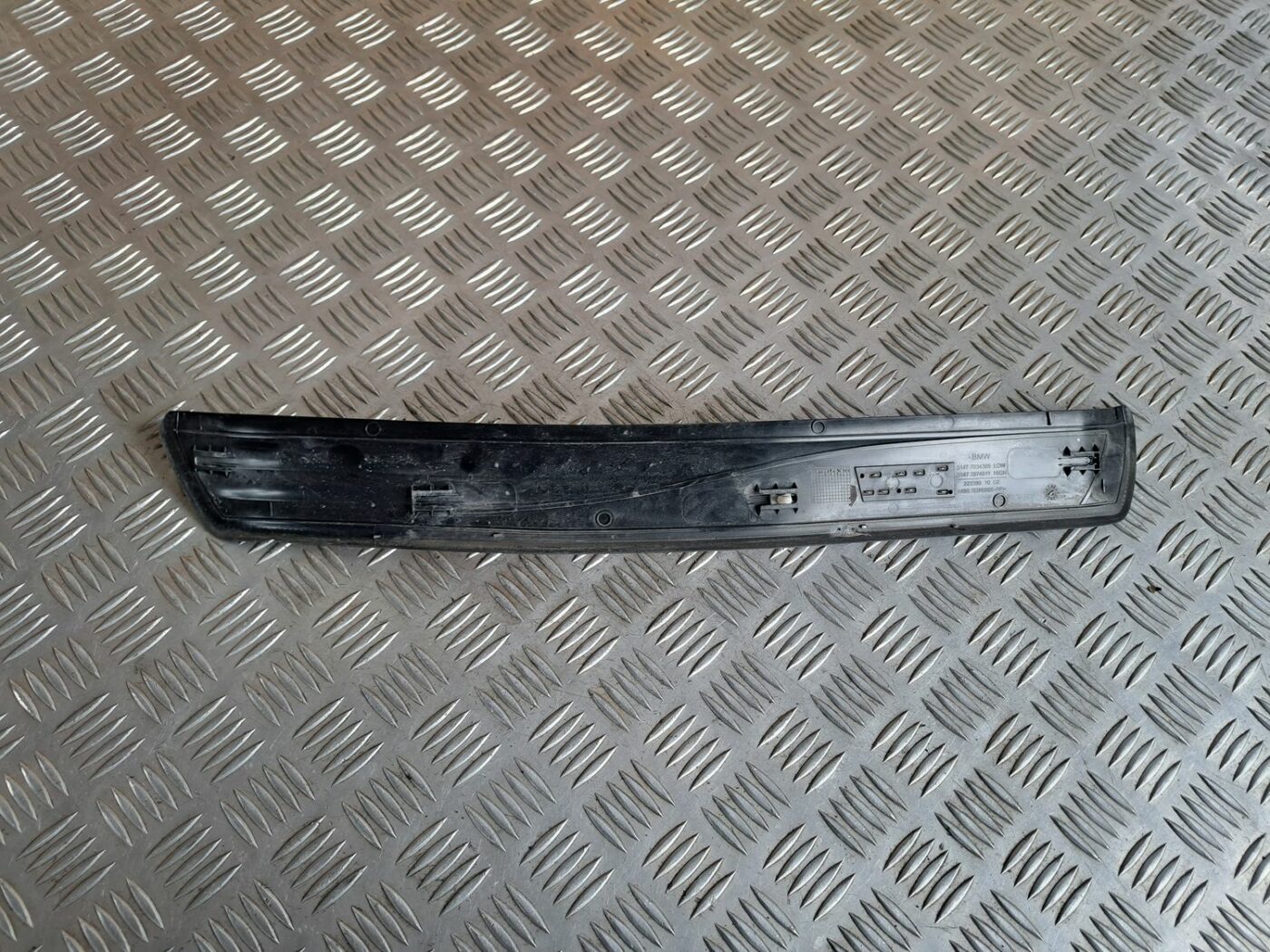 Sliekšņa aizmugurēja kreisa uzlika (salonā) priekš BMW 525 E60 2004 BLACK 2 Sliekšņa aizmugurēja kreisa uzlika (salonā) priekš BMW 525 E60 2004 BLACK