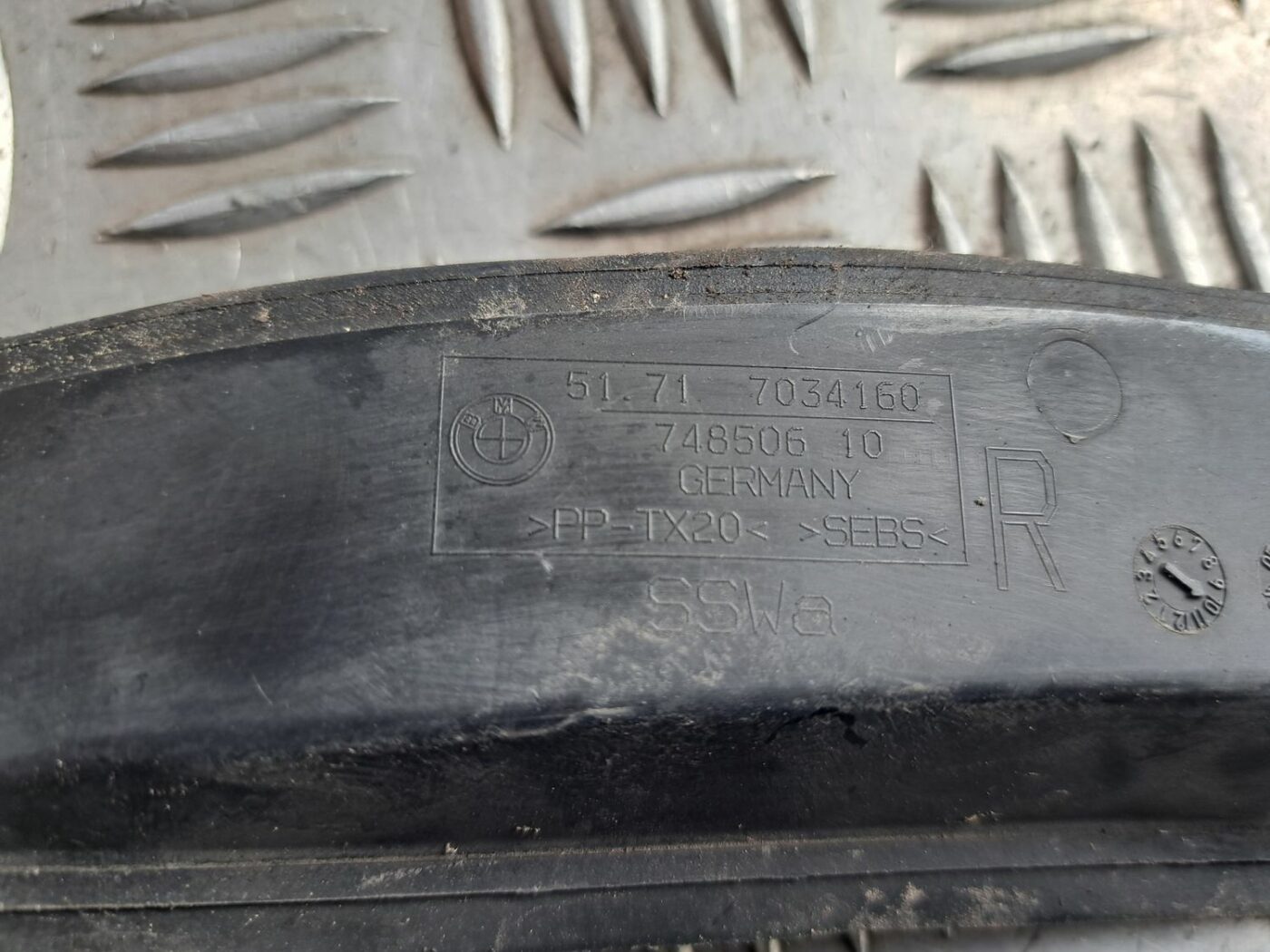 Vējstikla uzlika (deflektors) priekš BMW 525 E60 2004 BLACK 3 Vējstikla uzlika (deflektors) priekš BMW 525 E60 2004 BLACK