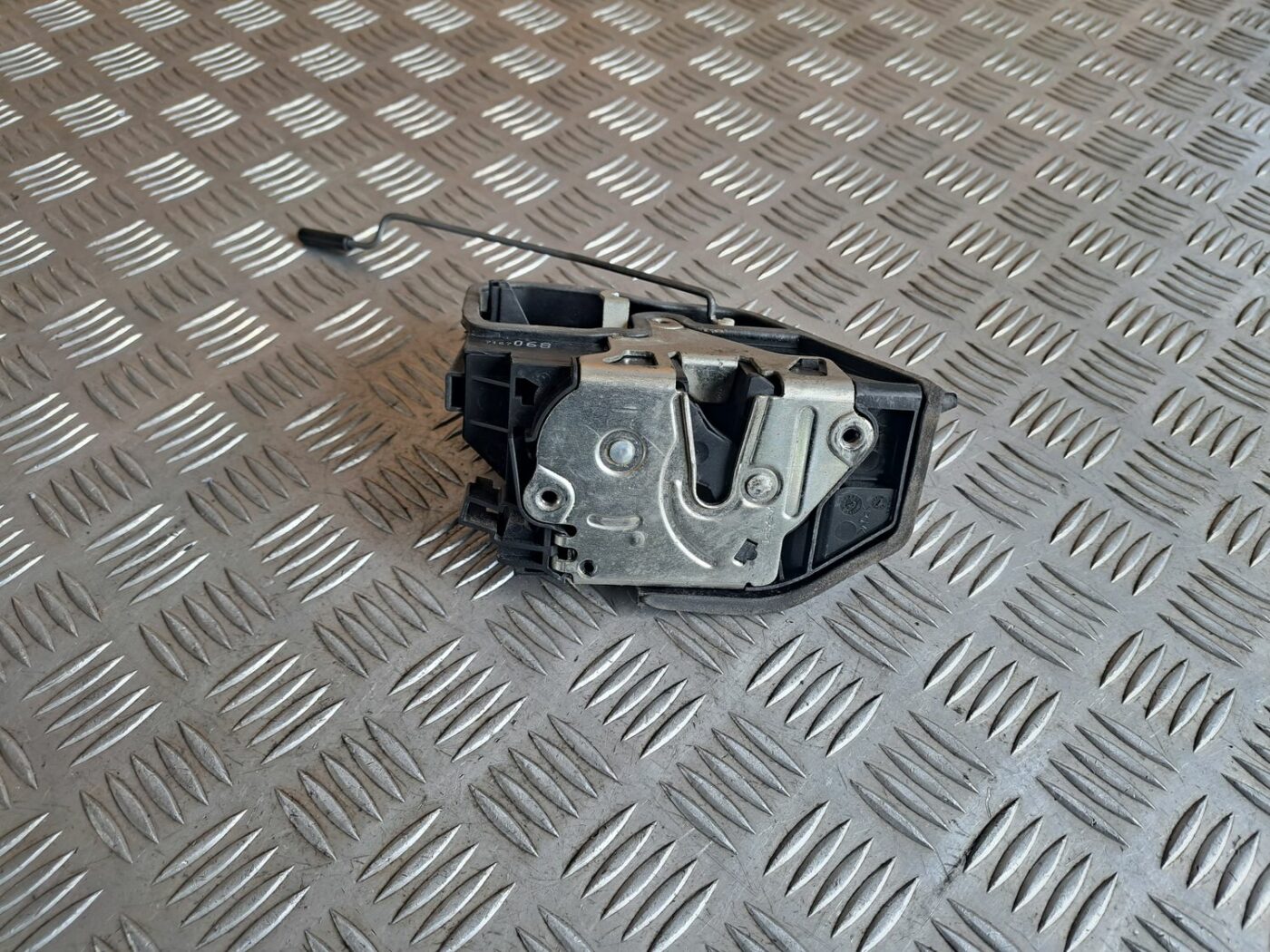 Priekšējo labo durvju slēdzene priekš BMW 525 E60 2004 BLACK 1 Priekšējo labo durvju slēdzene priekš BMW 525 E60 2004 BLACK