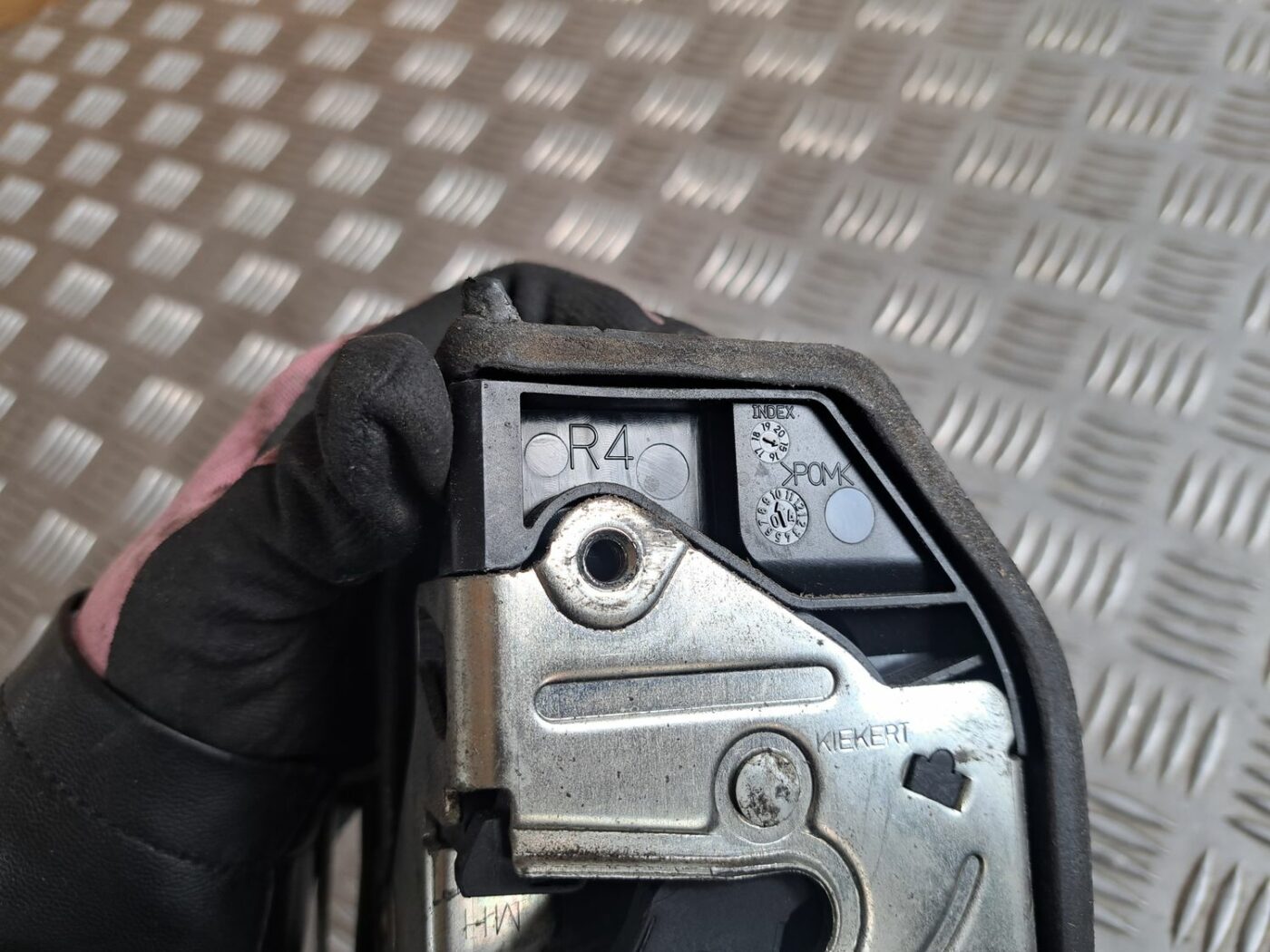 Priekšējo labo durvju slēdzene priekš BMW 525 E60 2004 BLACK 4 Priekšējo labo durvju slēdzene priekš BMW 525 E60 2004 BLACK