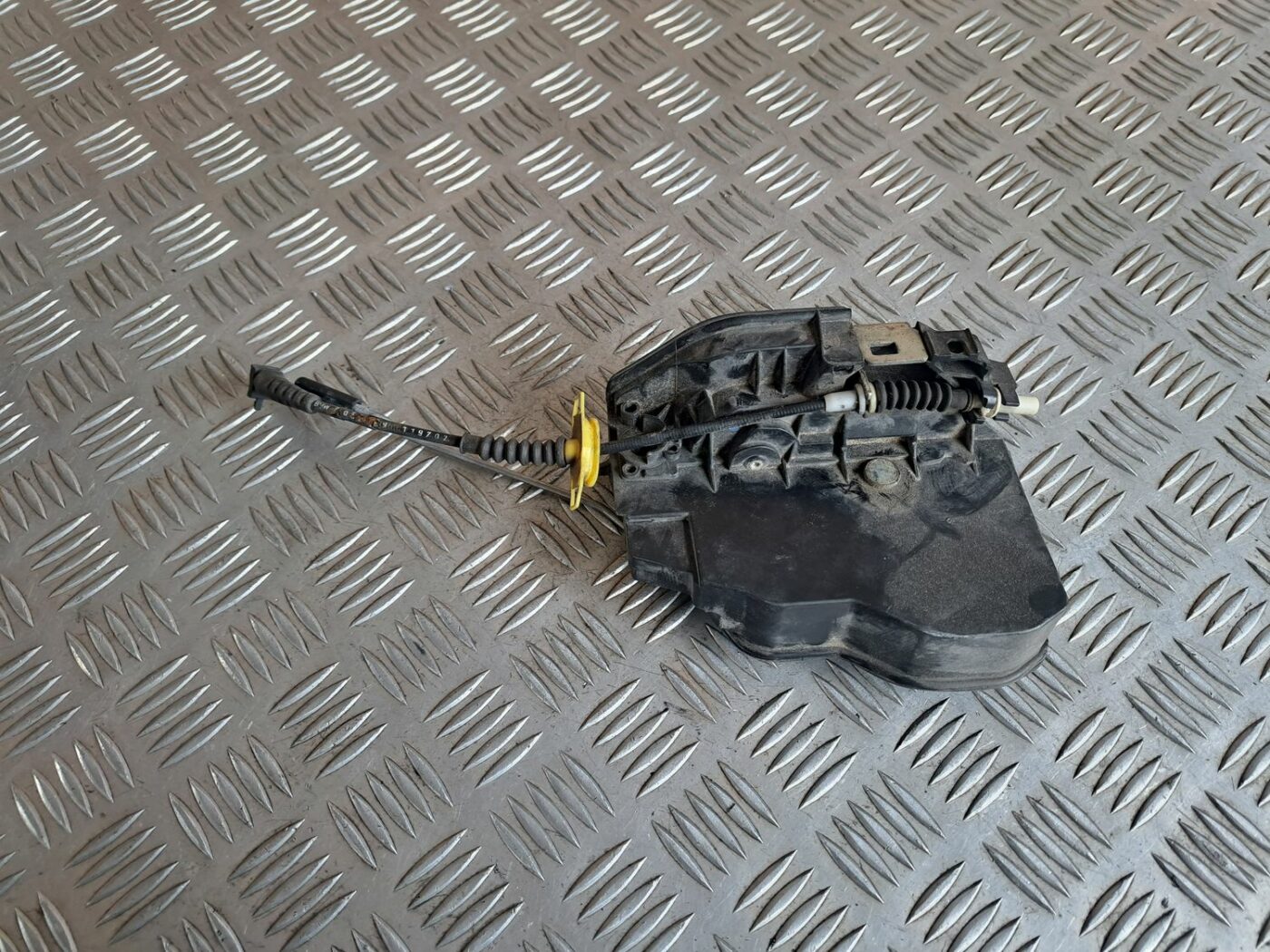 Priekšējo kreiso durvju slēdzene priekš BMW 525 E60 2004 BLACK 3 Priekšējo kreiso durvju slēdzene priekš BMW 525 E60 2004 BLACK