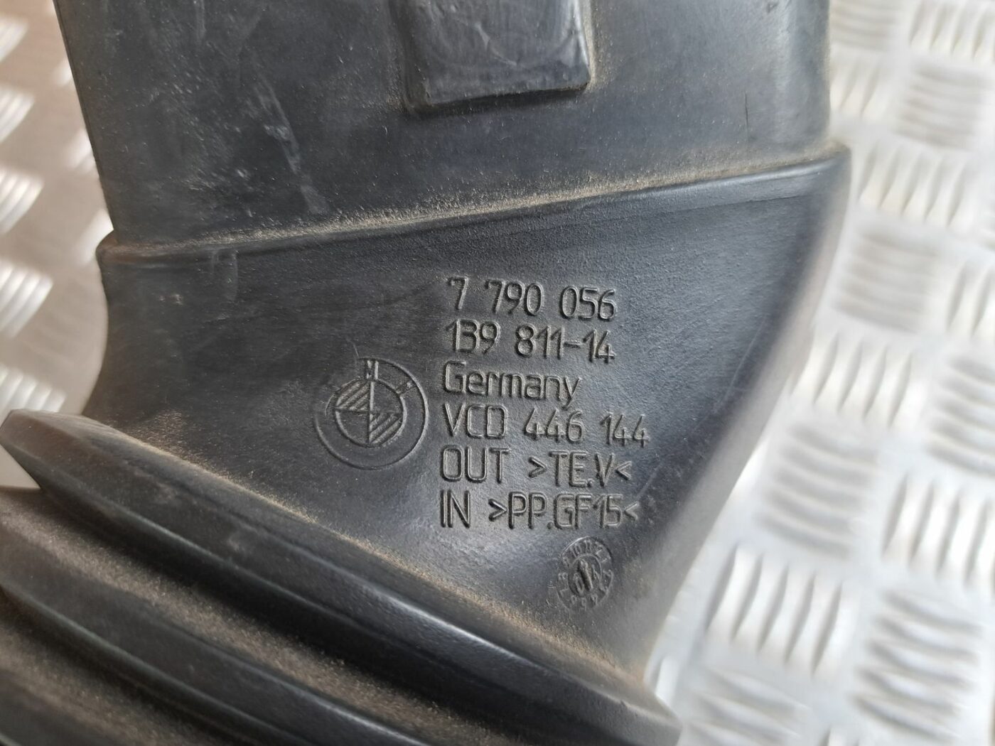 Gaisa ieplūdes šļūtene priekš BMW 525 E60 2004 BLACK 3 Gaisa ieplūdes šļūtene priekš BMW 525 E60 2004 BLACK