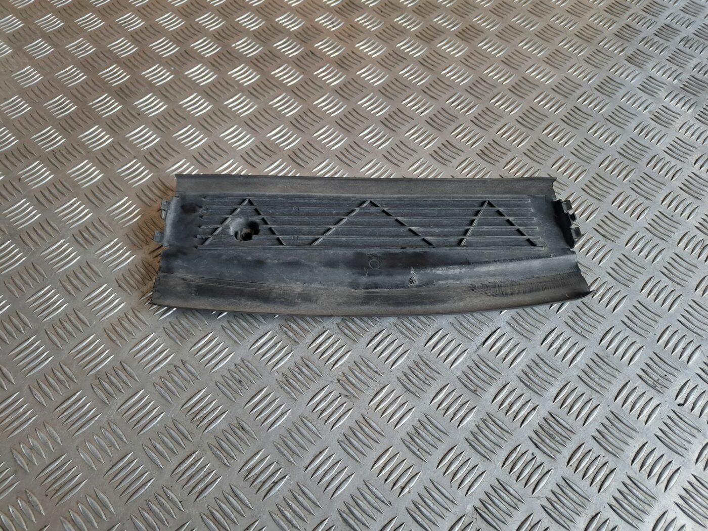 Ieplūdes gaisa deflektors/Difuzors priekš BMW 525 E60 2004 BLACK 2 Ieplūdes gaisa deflektors/Difuzors priekš BMW 525 E60 2004 BLACK