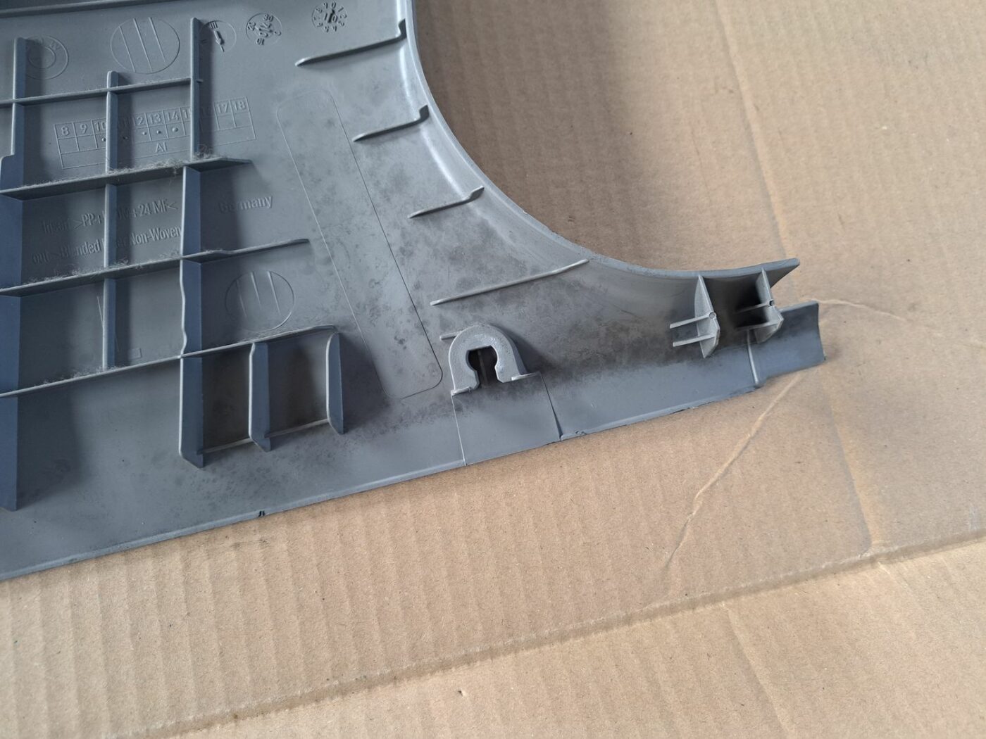 Vidējas salona statnes apdare priekš BMW 525 E60 2004 BLACK 7 Vidējas salona statnes apdare priekš BMW 525 E60 2004 BLACK