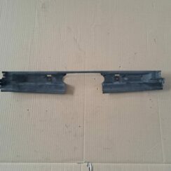 Radiatoru augšēja uzlika priekš BMW 525 E60 2004 BLACK