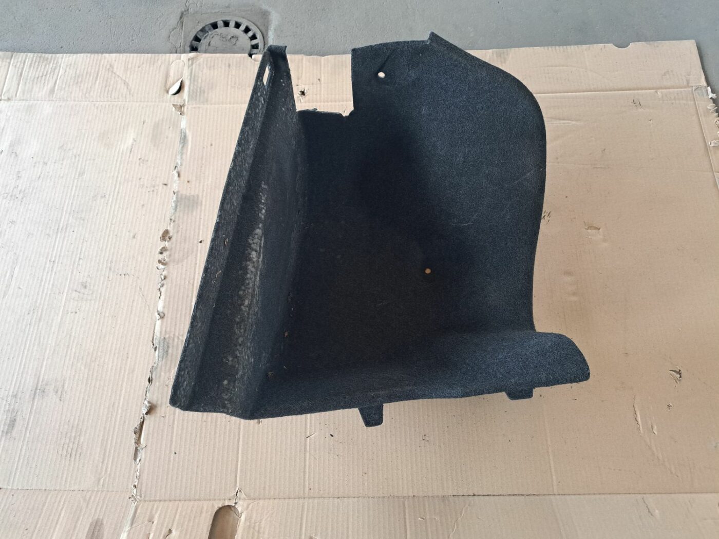 Bagāžnieka nodalījuma sānu apdare priekš BMW 525 E60 2004 BLACK 1 Bagāžnieka nodalījuma sānu apdare priekš BMW 525 E60 2004 BLACK