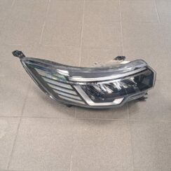 Priekšējais labais lukturis priekš RENAULT TRAFIC III 2021-