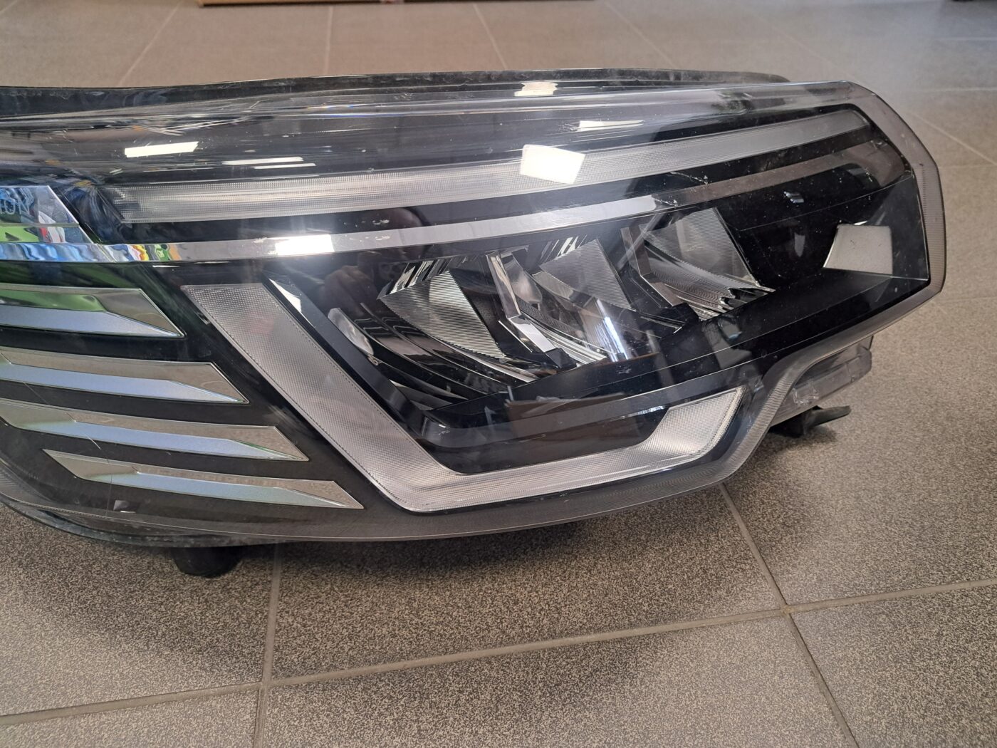 Priekšējais labais lukturis priekš RENAULT TRAFIC III 2021- 3 Priekšējais labais lukturis priekš RENAULT TRAFIC III 2021-