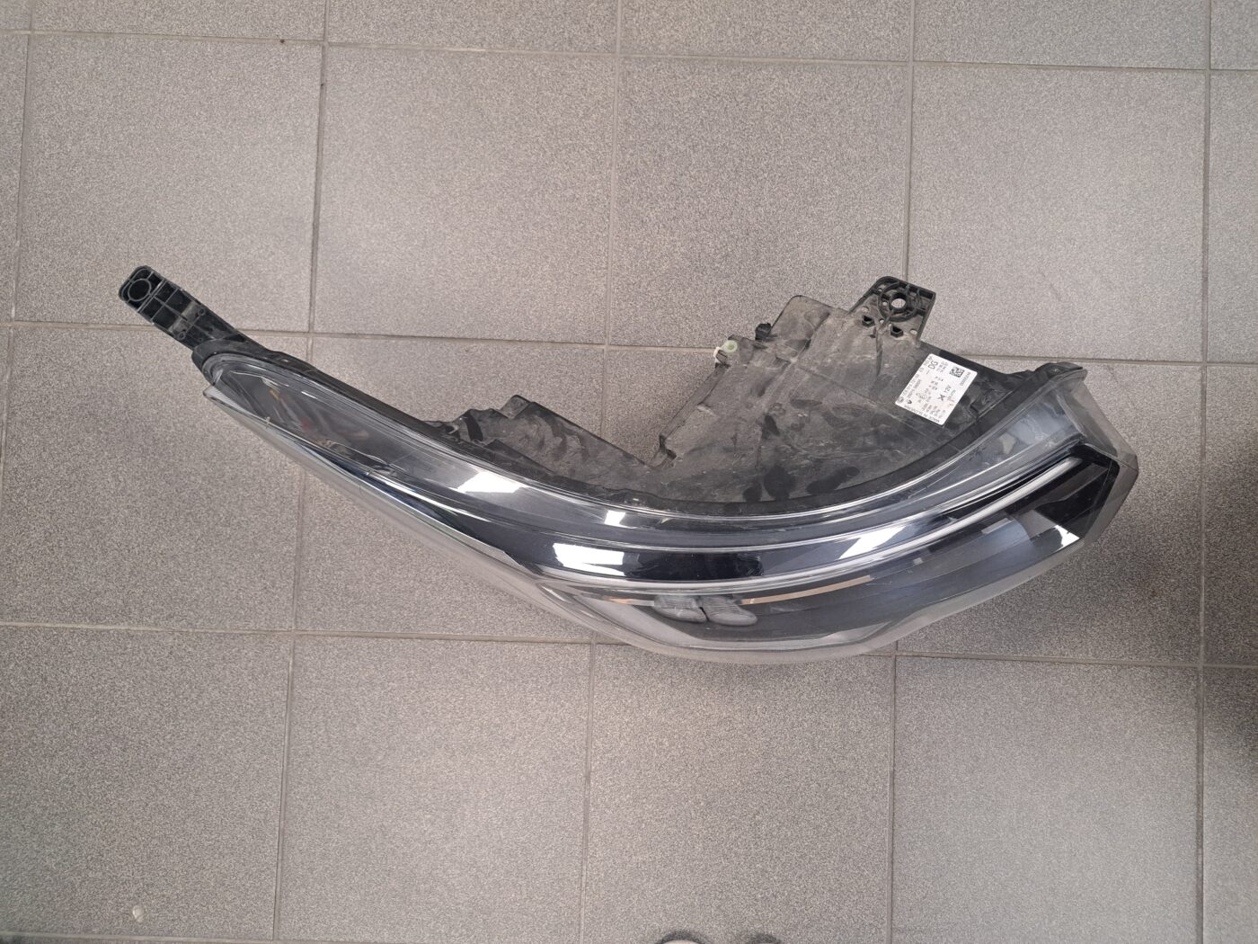 Priekšējais labais lukturis priekš RENAULT TRAFIC III 2021- 4 Priekšējais labais lukturis priekš RENAULT TRAFIC III 2021-