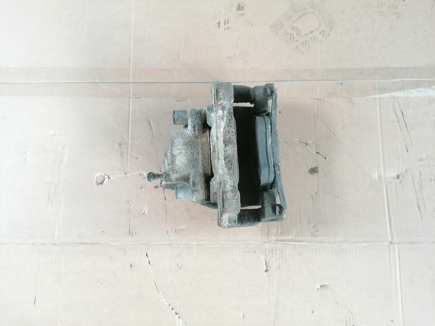 Priekšējais kreisais suports priekš VOLVO V70 2009 1 Priekšējais kreisais suports priekš VOLVO V70 2009