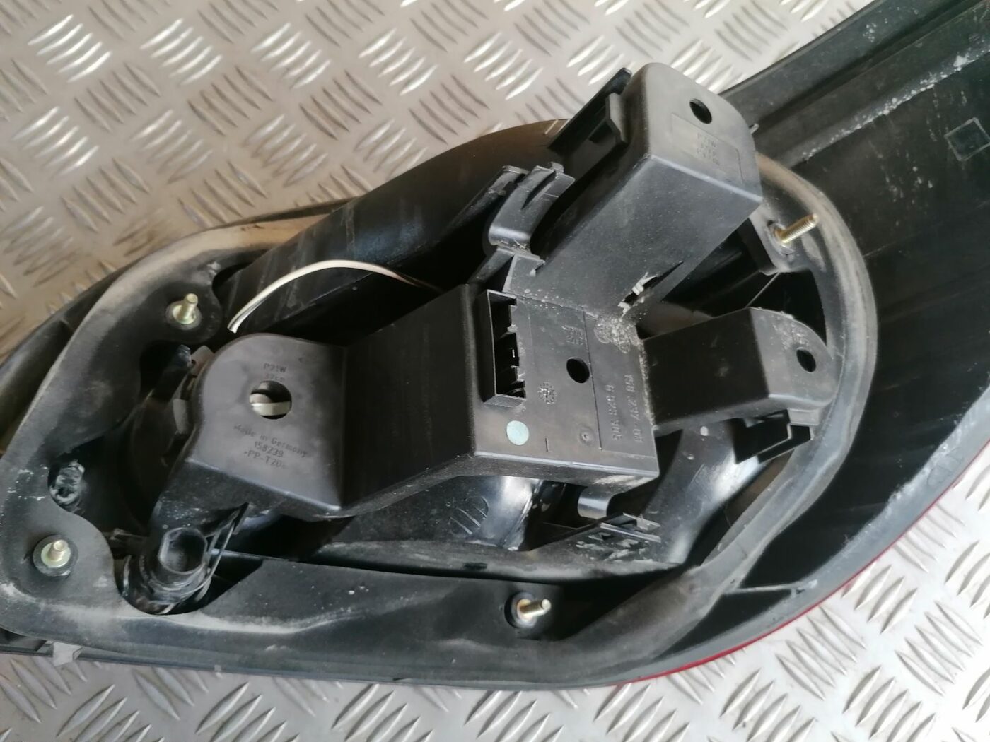 Aizmugurējais kreisais lukturis priekš BMW 525 E60 2004 BLACK 5 Aizmugurējais kreisais lukturis priekš BMW 525 E60 2004 BLACK