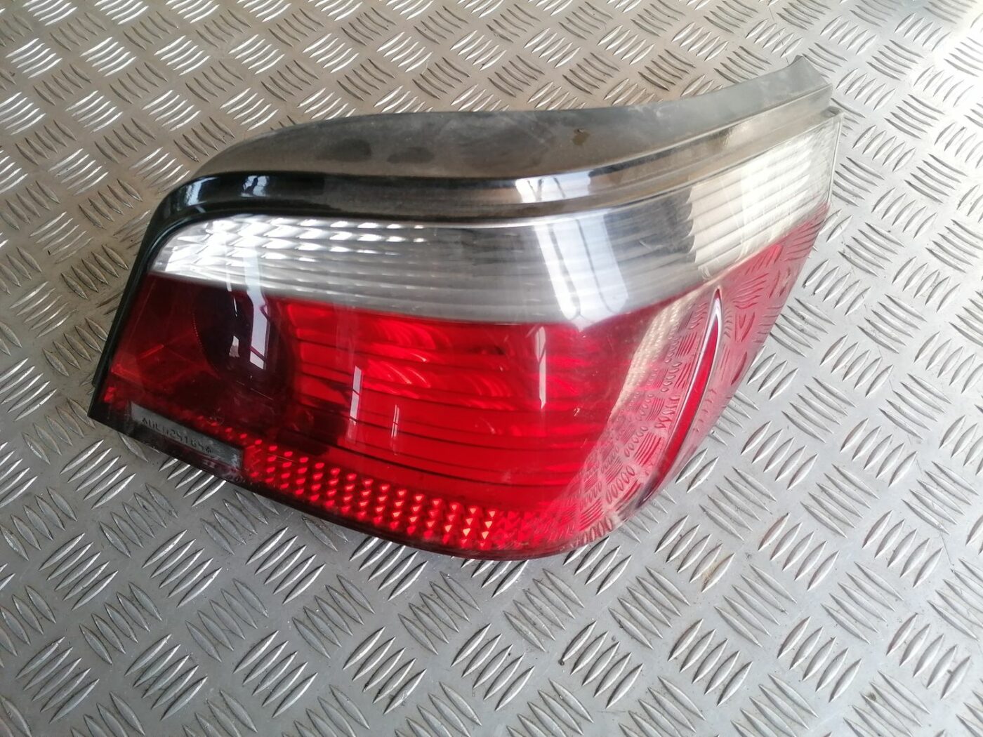 Aizmugurējais labais lukturis priekš BMW 525 E60 2004 BLACK 1 Aizmugurējais labais lukturis priekš BMW 525 E60 2004 BLACK