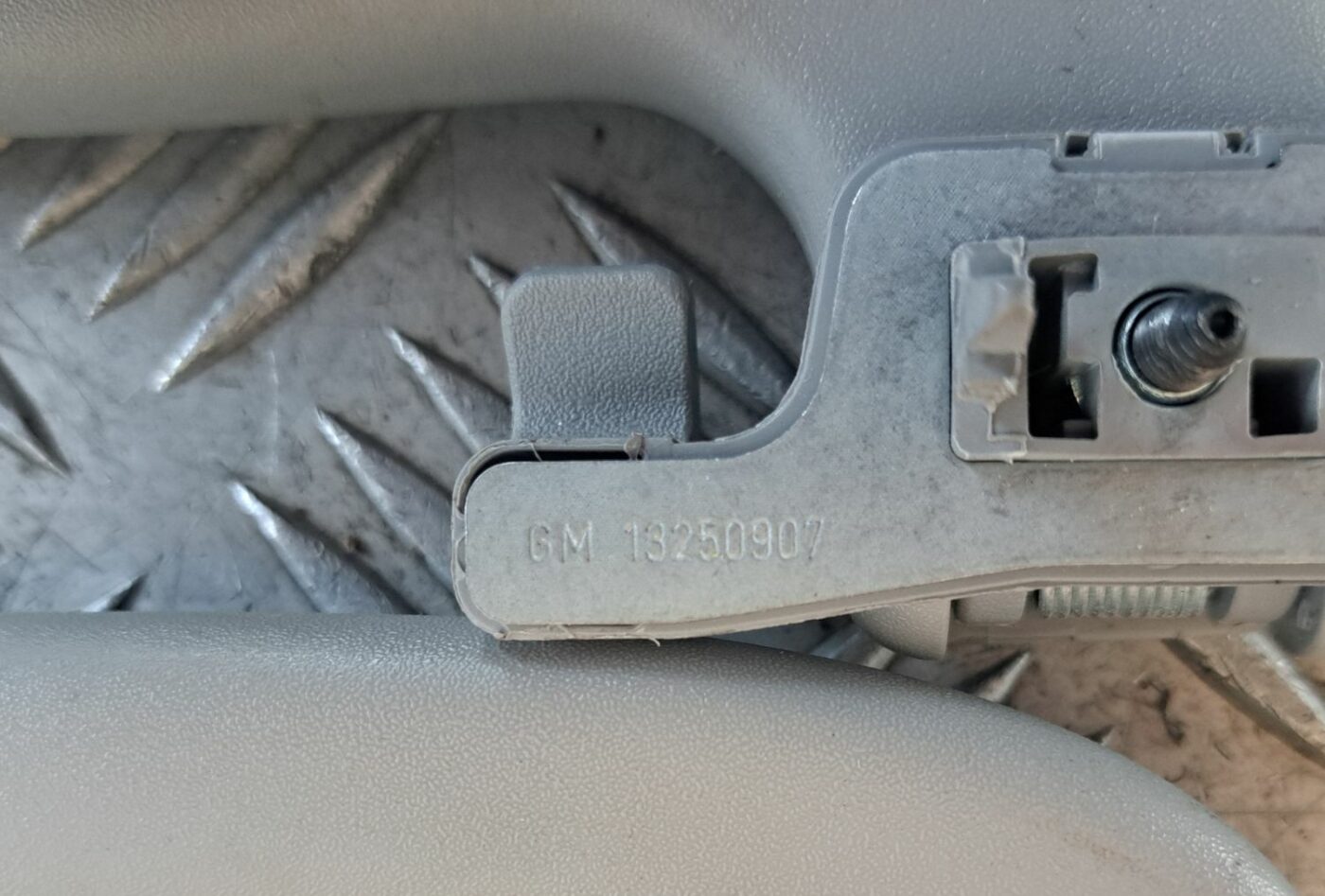 Salona rokturis griestos priekš OPEL CORSA 2007 3 Salona rokturis griestos priekš OPEL CORSA 2007