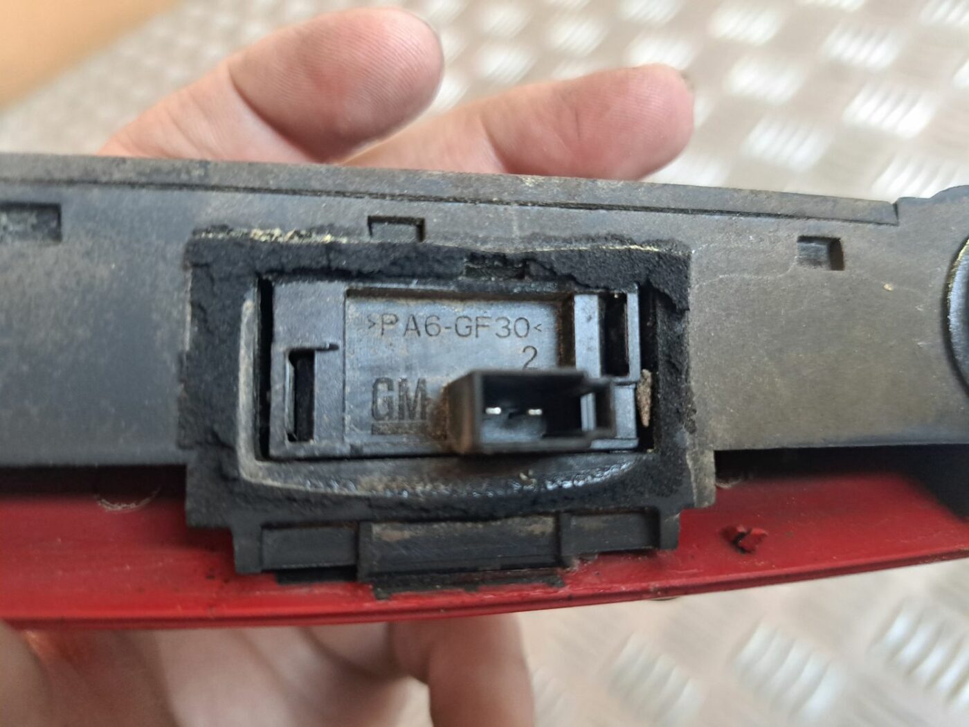 Bagažnieka vāka rokturis priekš OPEL CORSA 2007 4 Bagažnieka vāka rokturis priekš OPEL CORSA 2007