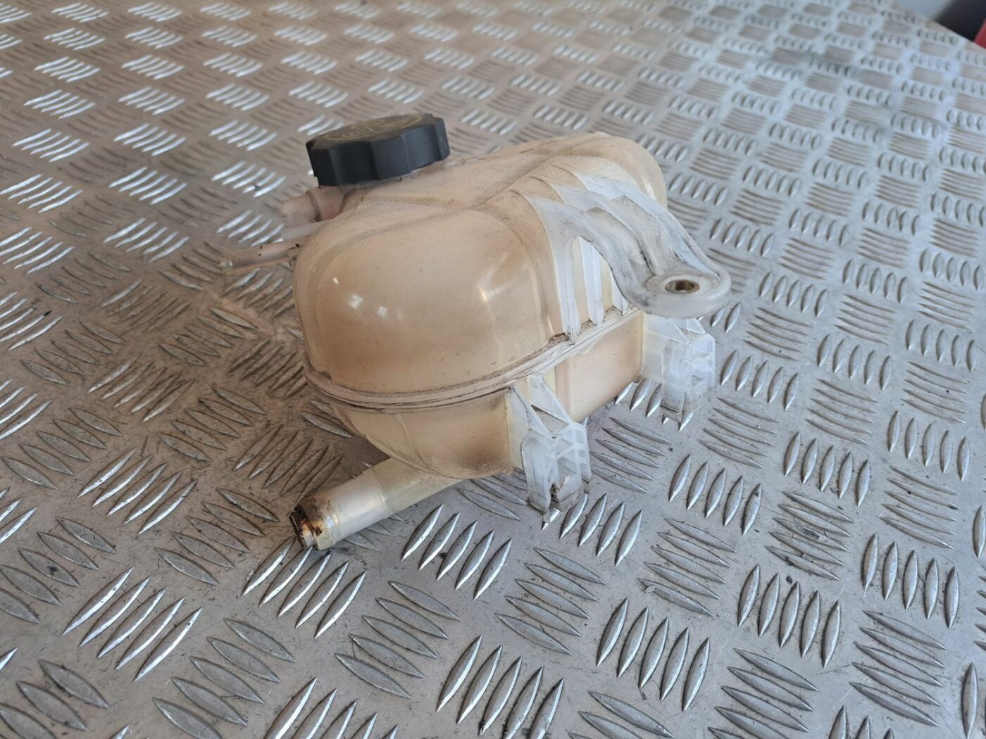 Dzesēšanas šķidruma tvertne priekš OPEL CORSA 2007 2 Dzesēšanas šķidruma tvertne priekš OPEL CORSA 2007